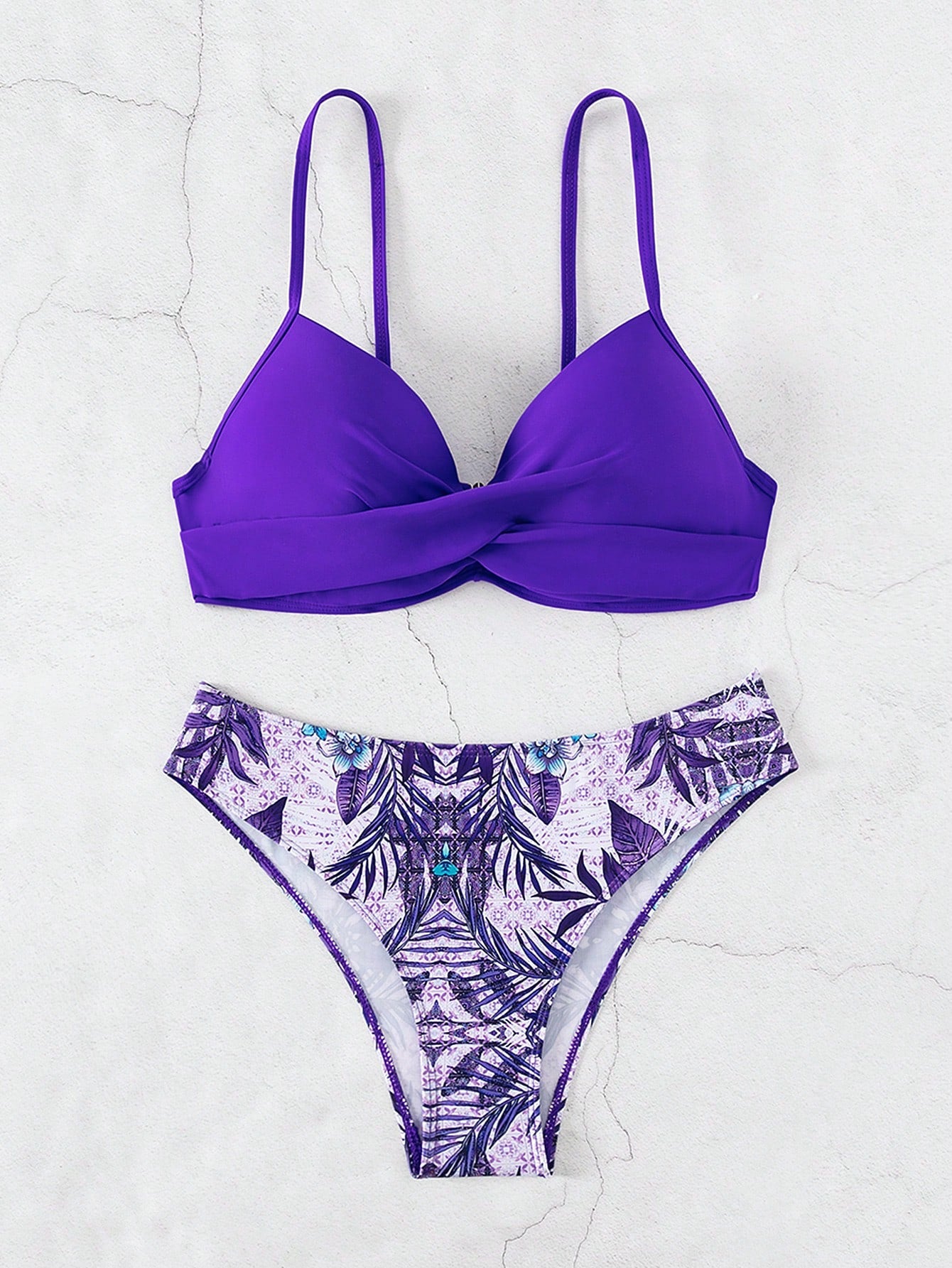 Conjunto de Maiô Bikini feminino para o verão com top sem alças cruzado à frente e Bottom de Maiô Bikini imprimido com plantas tropicais, roupa de banho, impressão aleatória