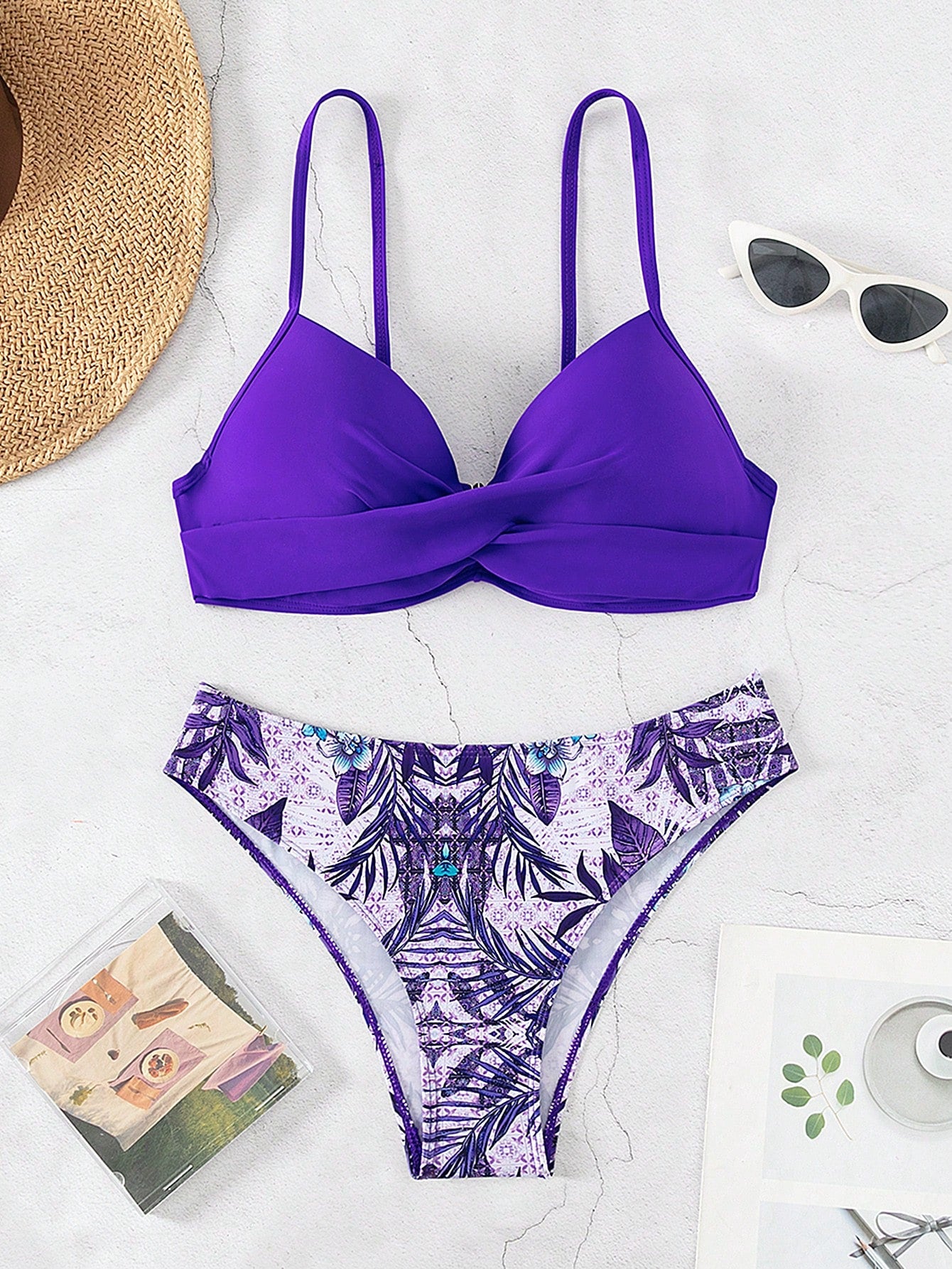Conjunto de Maiô Bikini feminino para o verão com top sem alças cruzado à frente e Bottom de Maiô Bikini imprimido com plantas tropicais, roupa de banho, impressão aleatória