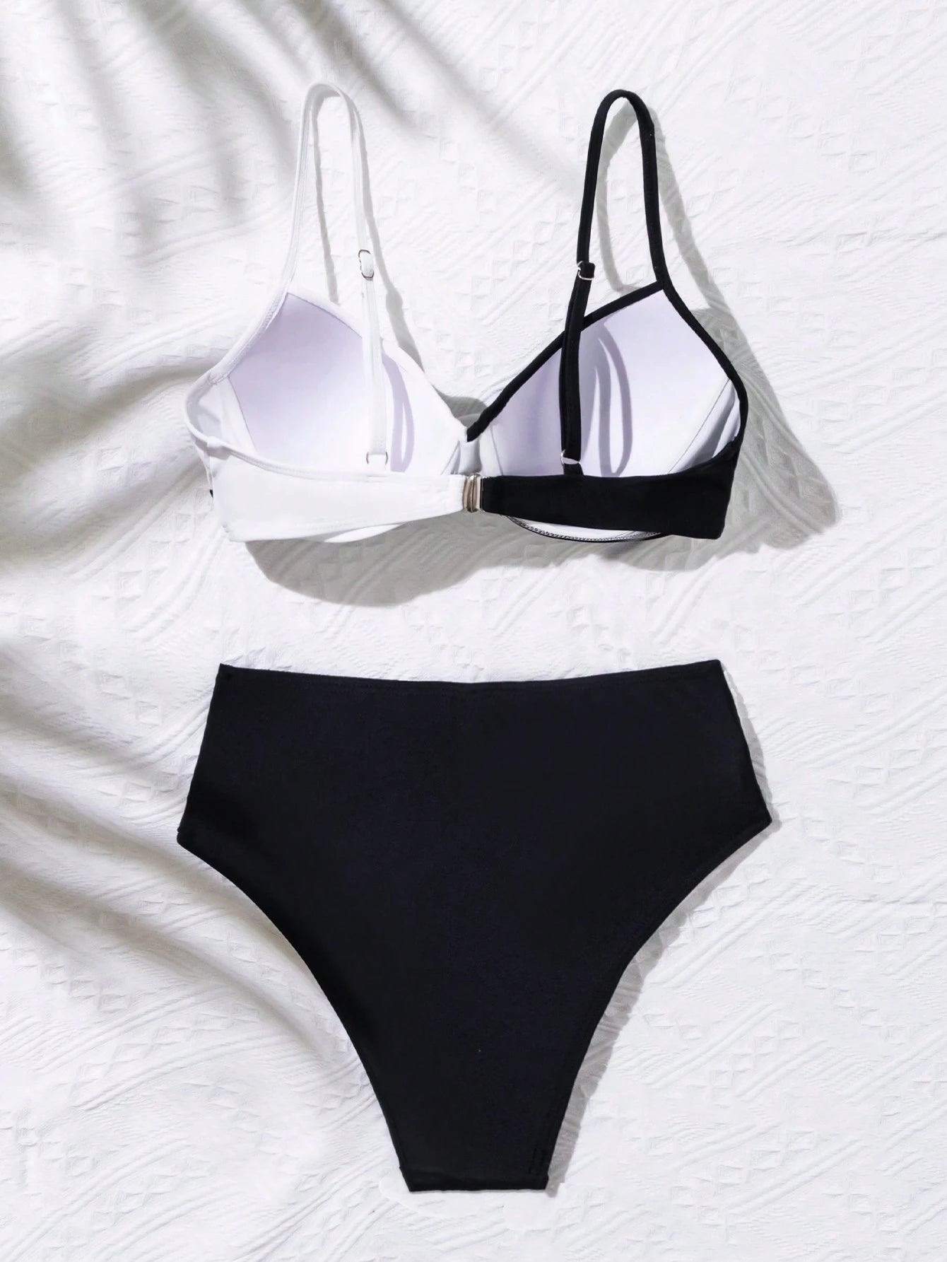SHEIN Swim Conjunto de Bikini feminino com detalhe transversal em blocos de cores para o verão na praia
