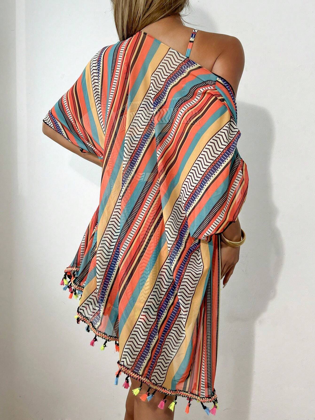 SHEIN Swim 4 Peças Conjunto de Maiô Bikini com Top Franzido de Estampa Geométrica, Parte de Baixo de Maiô Bikini de Padrão Geométrico, Cardigan Colorido com Franjas e Shorts Coloridos com Franjas, Carnaval de Verão