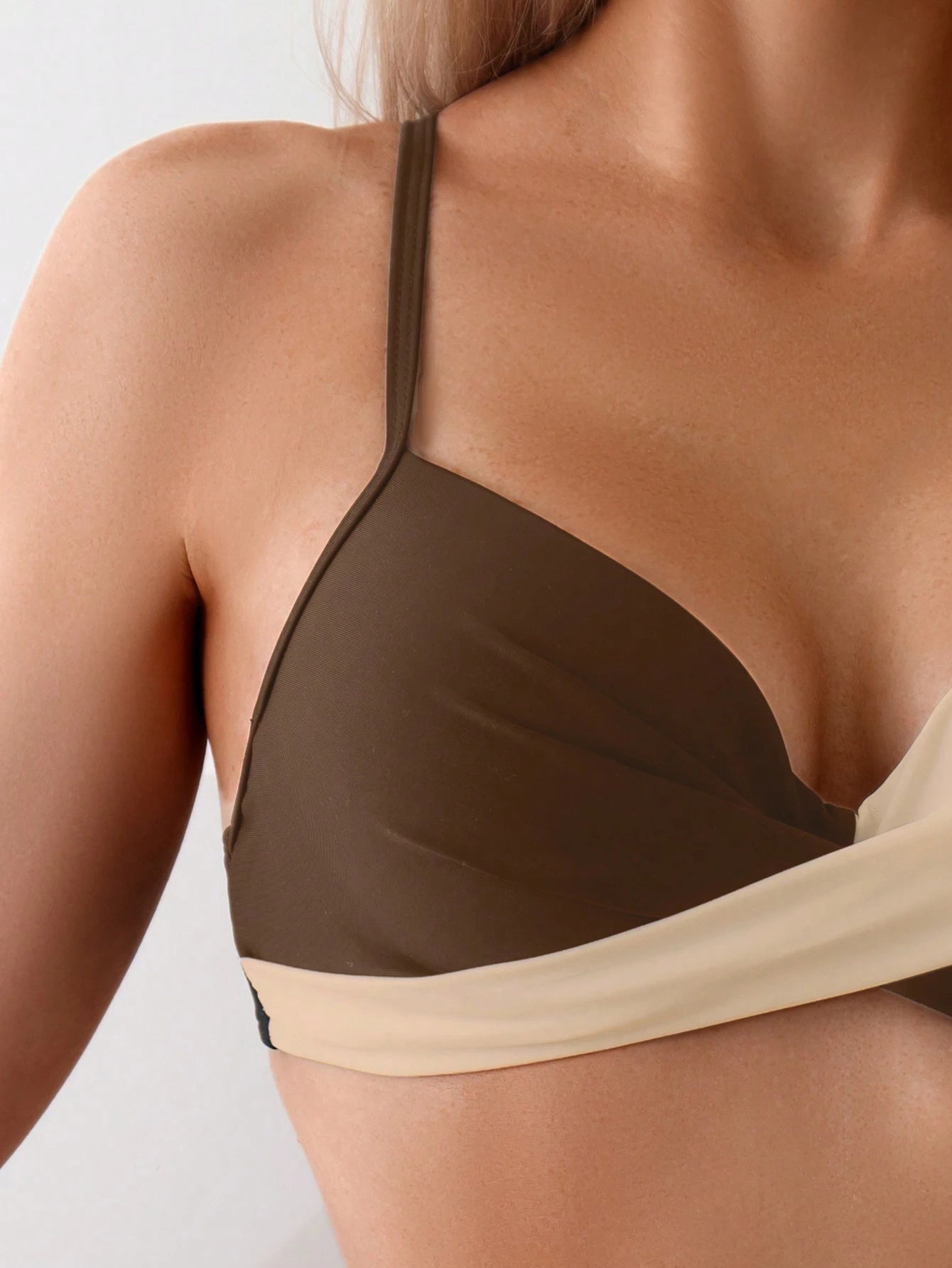 SHEIN Swim Conjunto de Bikini feminino com detalhe transversal em blocos de cores para o verão na praia