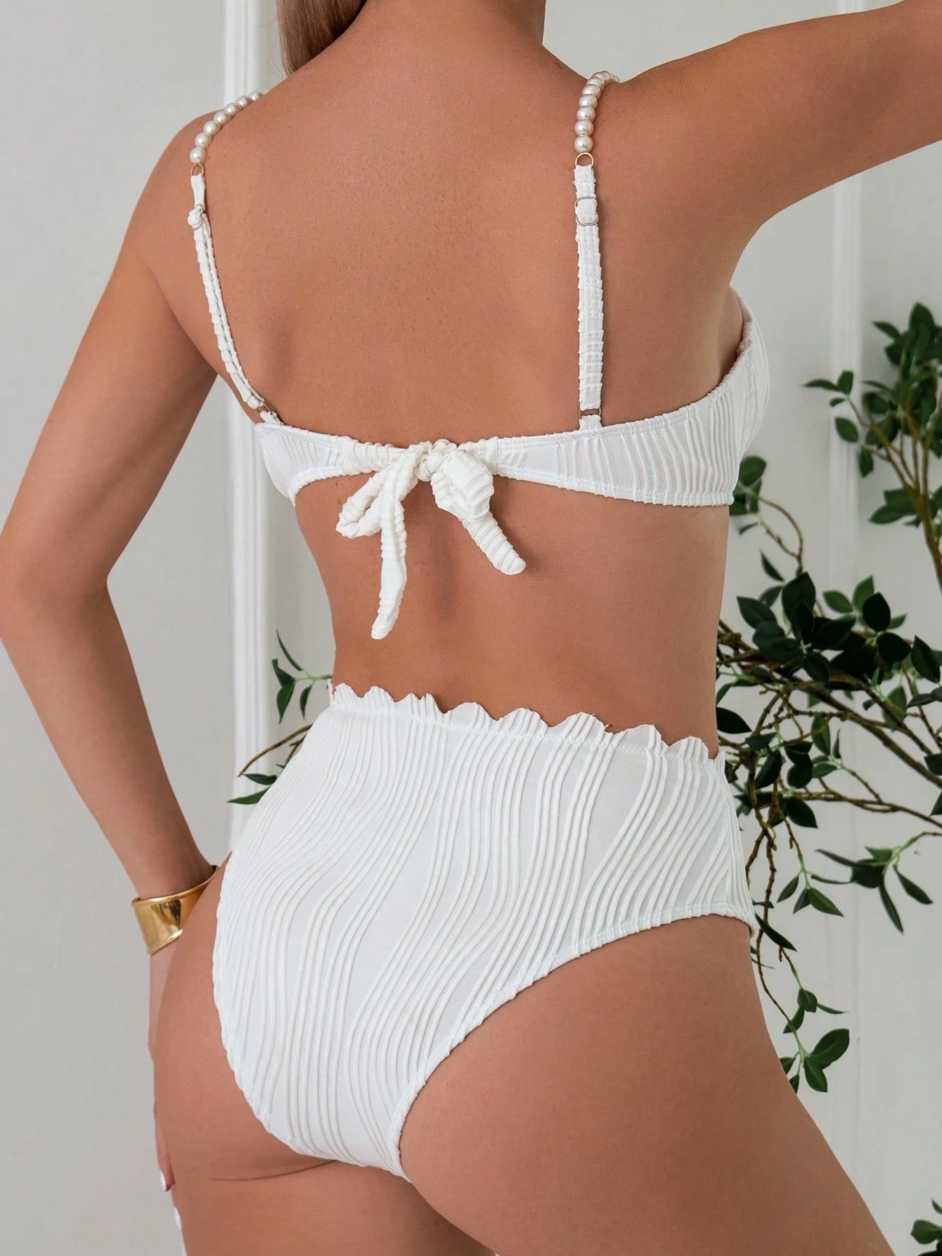 Conjunto de Maiô Bikini Sexy Feminino para o Verão na Praia com tiras de ombro decoradas com pérolas falsas