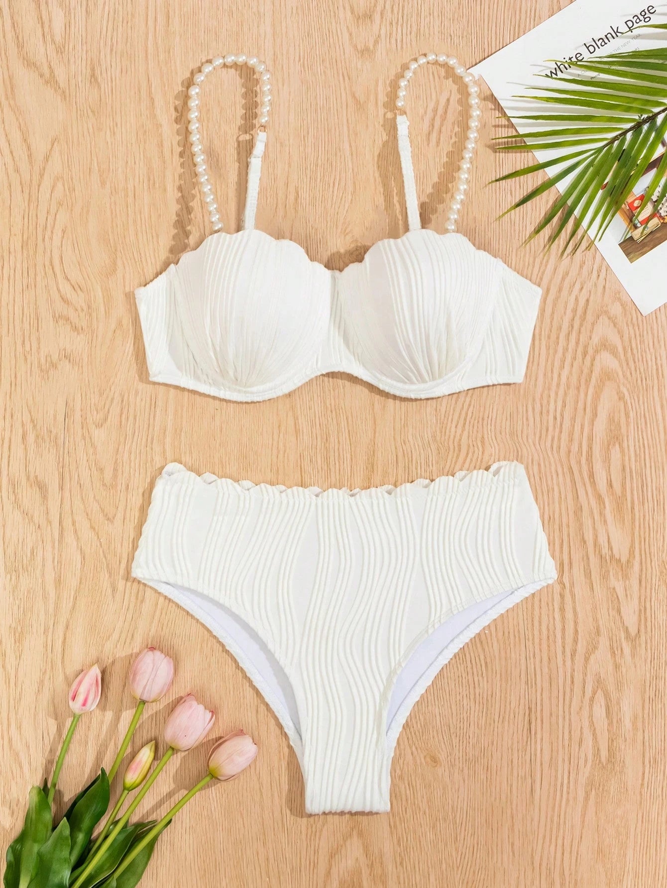 Conjunto de Maiô Bikini Sexy Feminino para o Verão na Praia com tiras de ombro decoradas com pérolas falsas