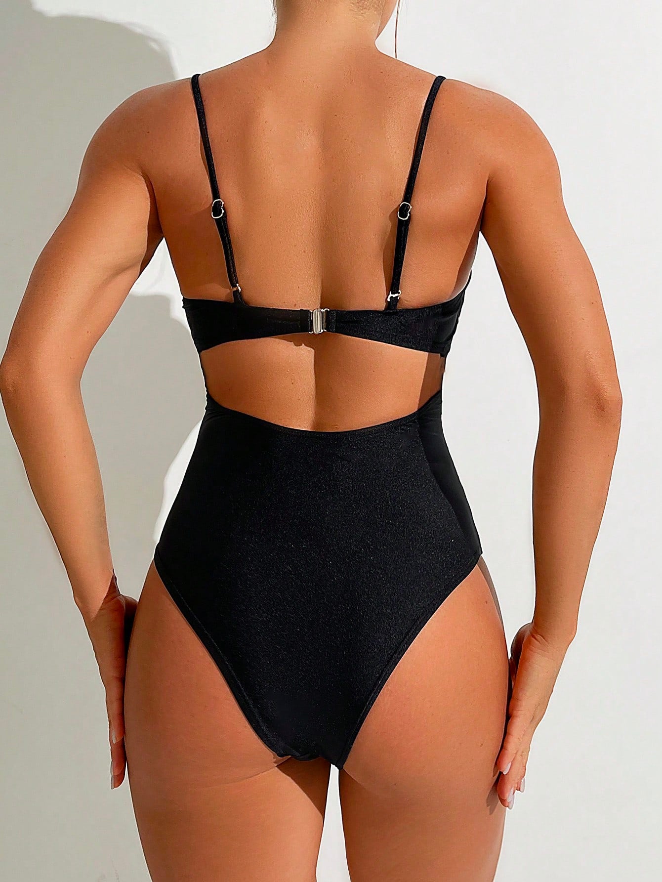 SHEIN Swim 1 Peça Macacão de Banho Feminino de Cor Sólida, com Alças de Espaguete Torcidas, para Verão, com Suporte Interno e Efeito Push-Up