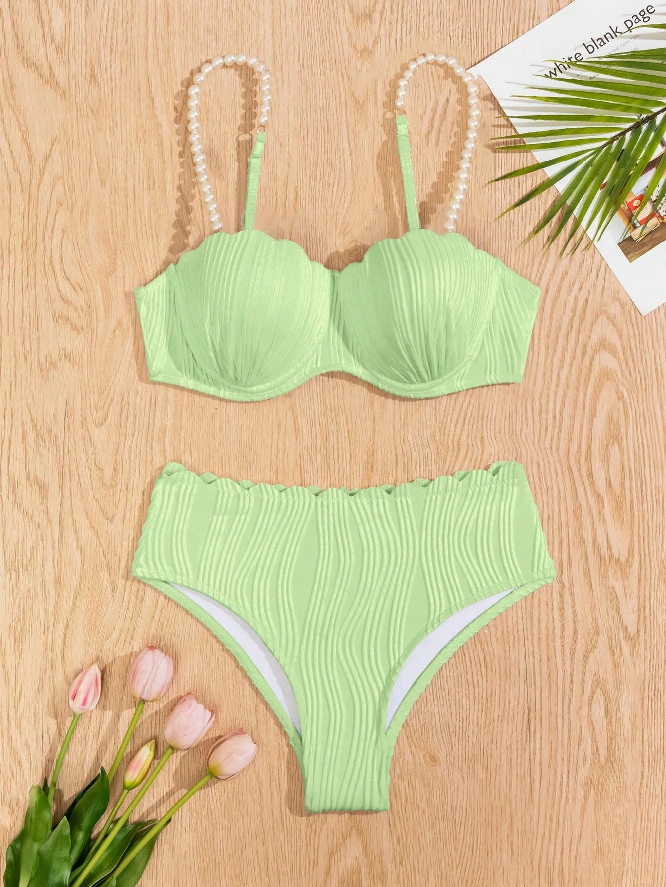 Conjunto de Maiô Bikini Sexy Feminino para o Verão na Praia com tiras de ombro decoradas com pérolas falsas