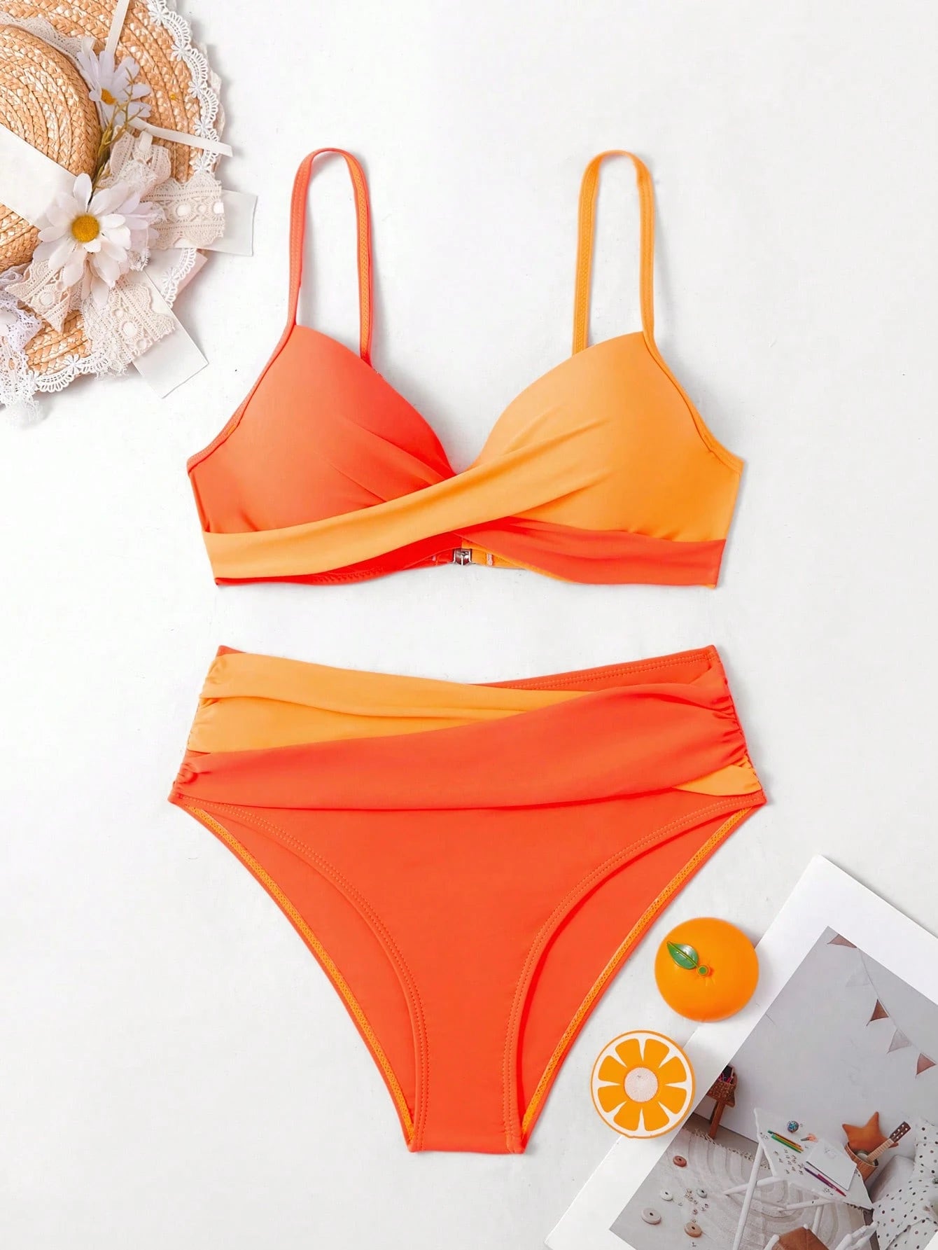 SHEIN Swim Conjunto de Bikini feminino com detalhe transversal em blocos de cores para o verão na praia