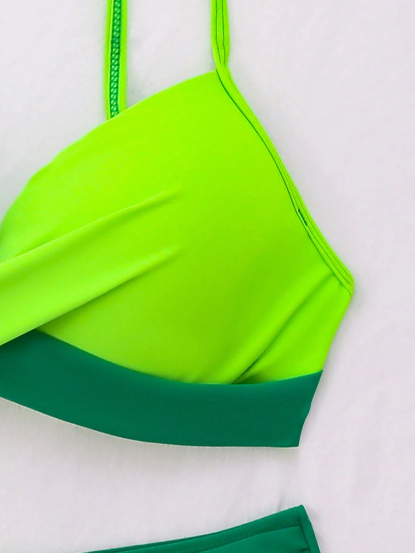 SHEIN Swim Conjunto de Bikini feminino com detalhe transversal em blocos de cores para o verão na praia