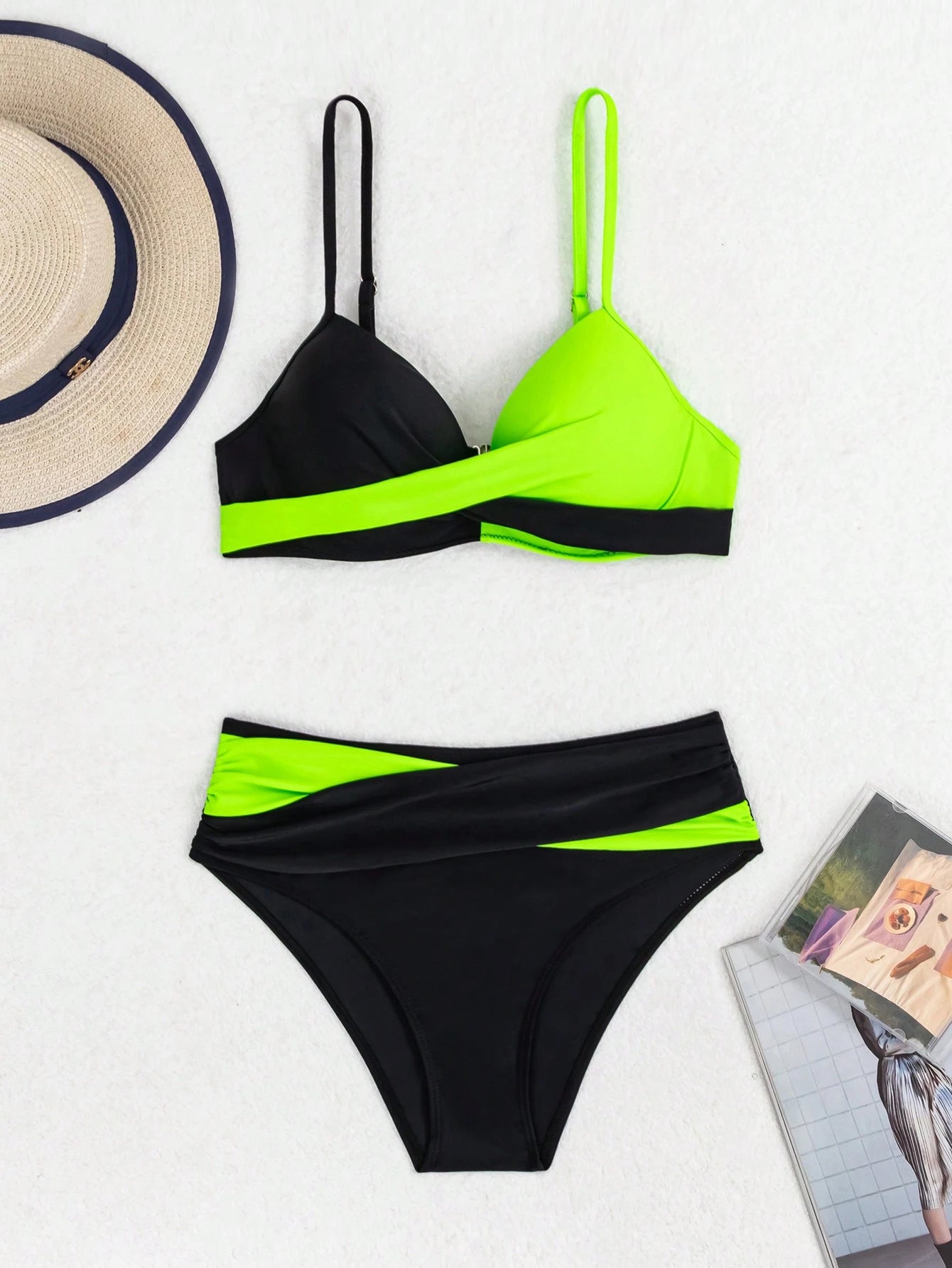 SHEIN Swim Conjunto de Bikini feminino com detalhe transversal em blocos de cores para o verão na praia