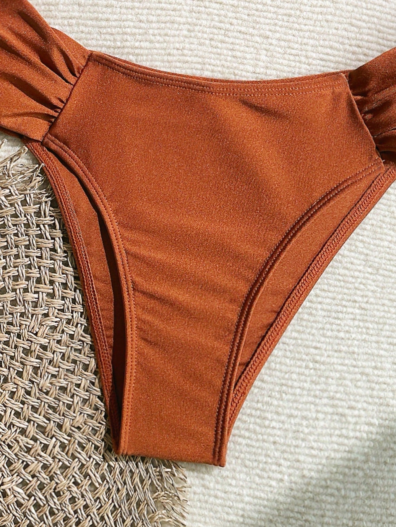 Swim Vcay Conjunto de Maiô Bikini com Alças Finas Plissadas de Corte Alto, Acessórios Metálicos Sexy, Totalmente Vegano, Roupa de Praia de Férias de Primavera para Mulheres, Roupa de Banho de Verão para Mulheres