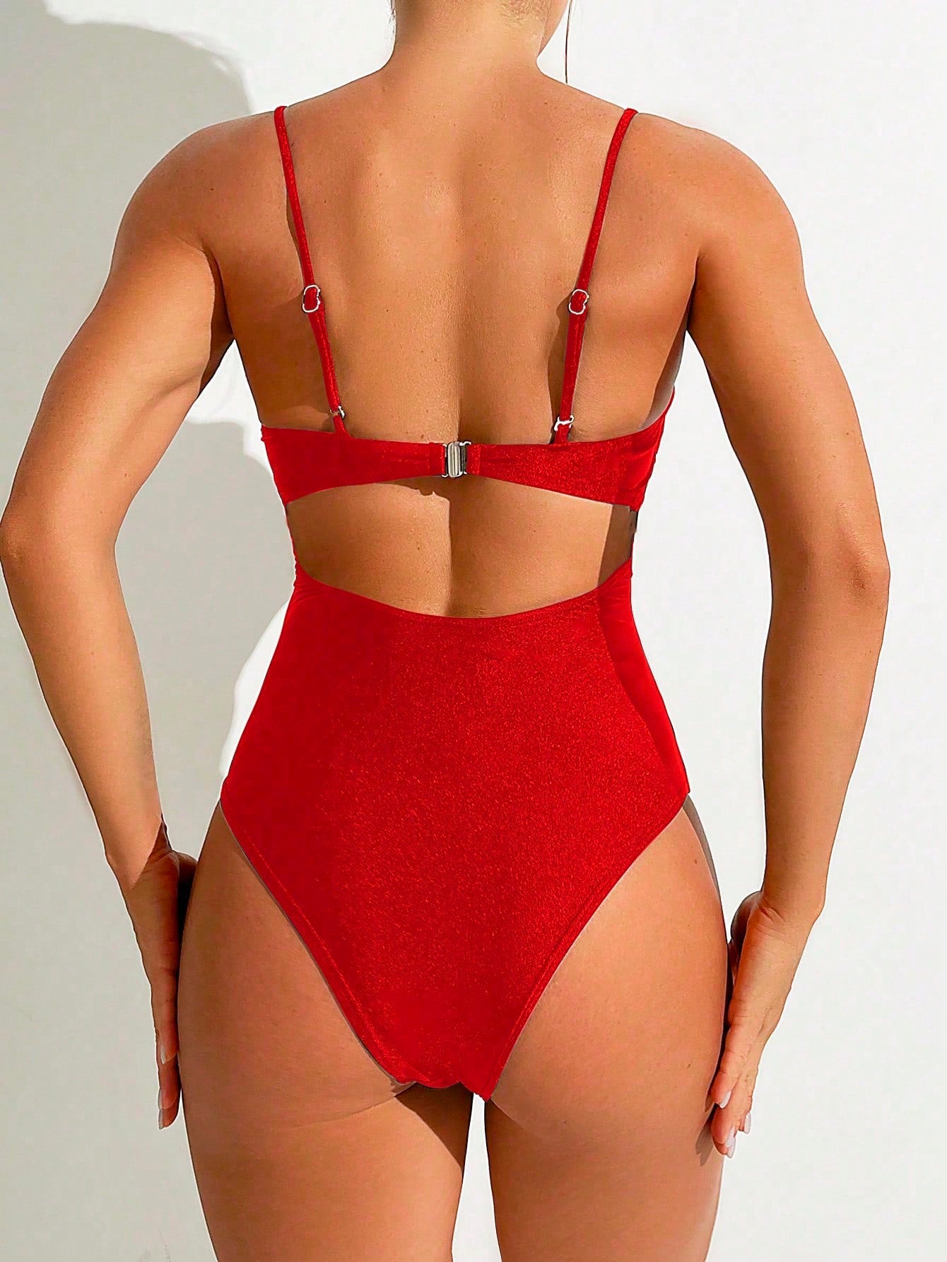 SHEIN Swim 1 Peça Macacão de Banho Feminino de Cor Sólida, com Alças de Espaguete Torcidas, para Verão, com Suporte Interno e Efeito Push-Up