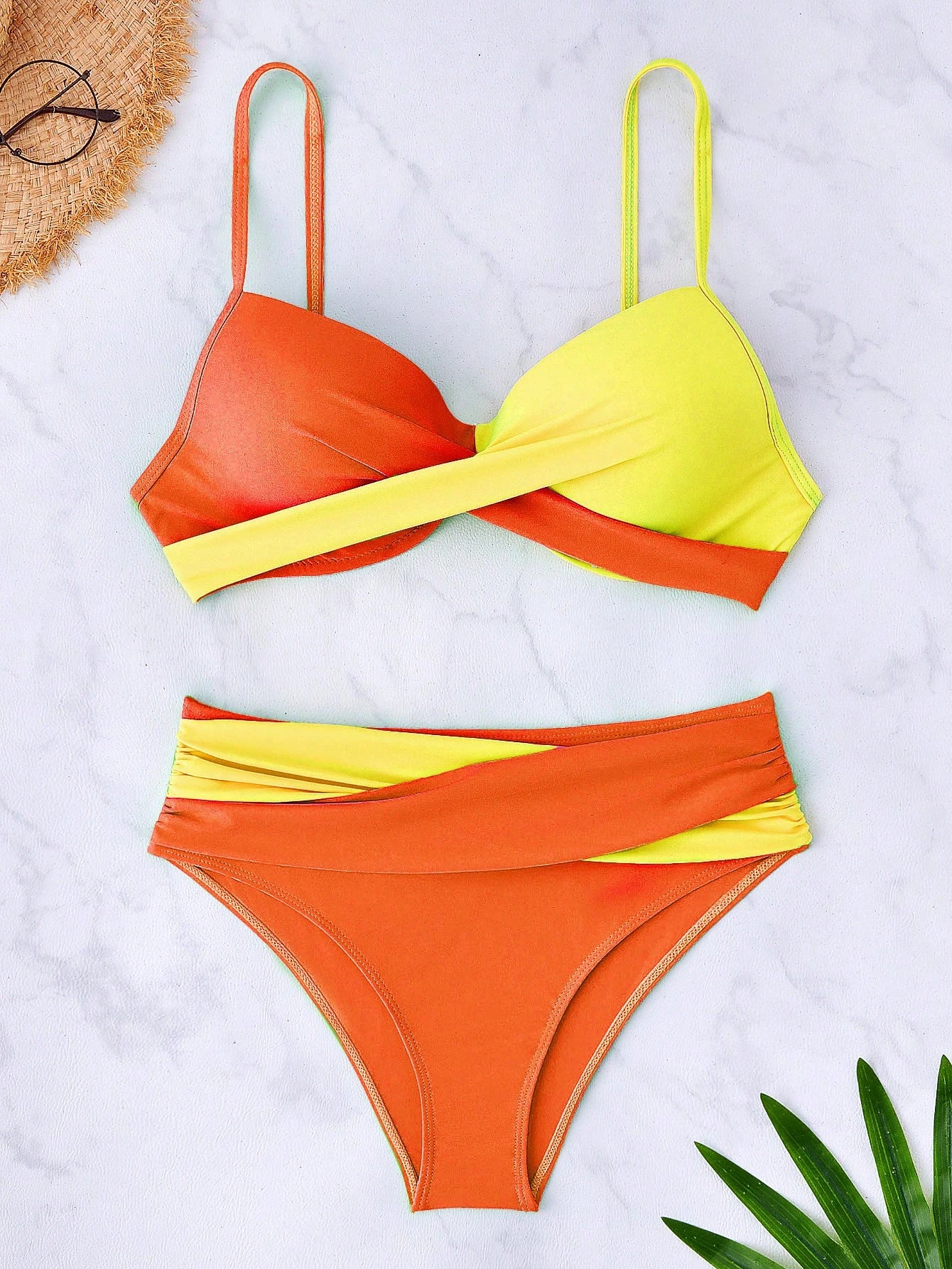 SHEIN Swim Conjunto de Bikini feminino com detalhe transversal em blocos de cores para o verão na praia