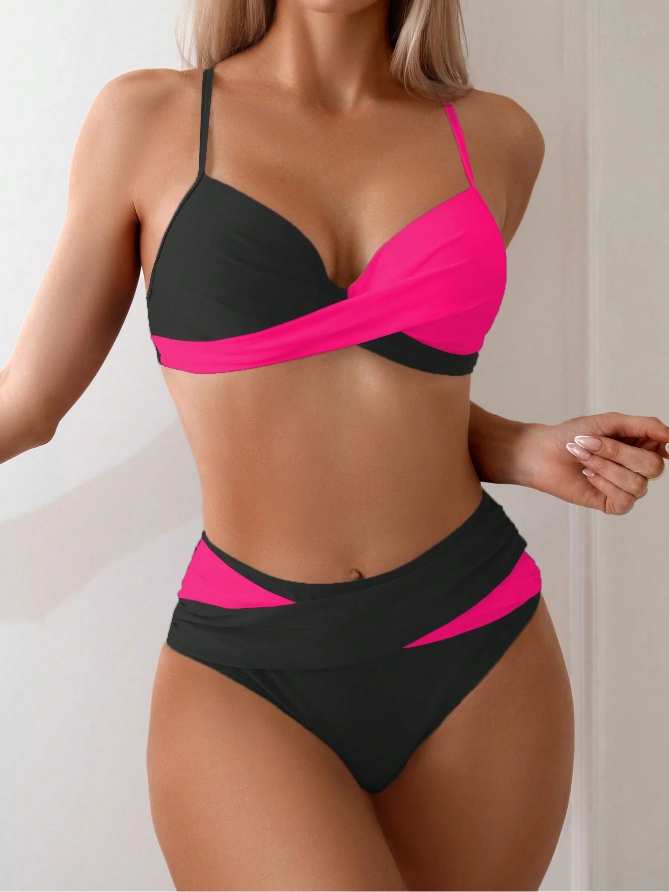 SHEIN Swim Conjunto de Bikini feminino com detalhe transversal em blocos de cores para o verão na praia