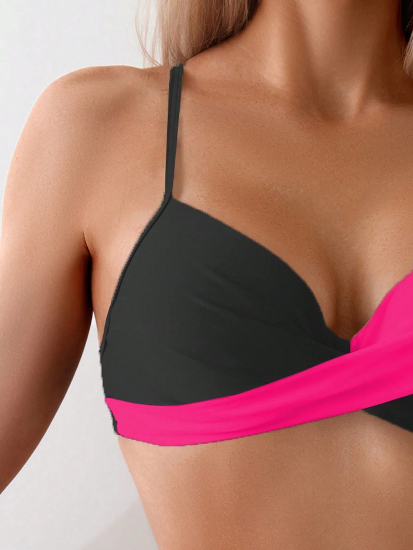 SHEIN Swim Conjunto de Bikini feminino com detalhe transversal em blocos de cores para o verão na praia