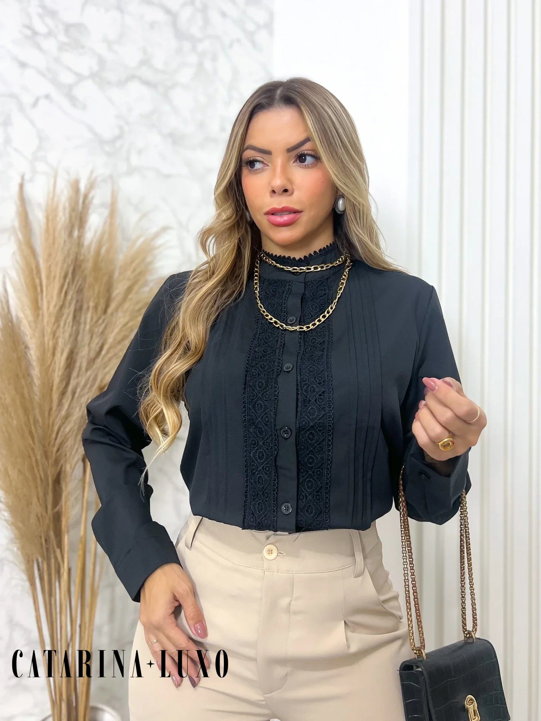 Blusa Manga Longa Com Detalhes Em Renda E Botões Angela