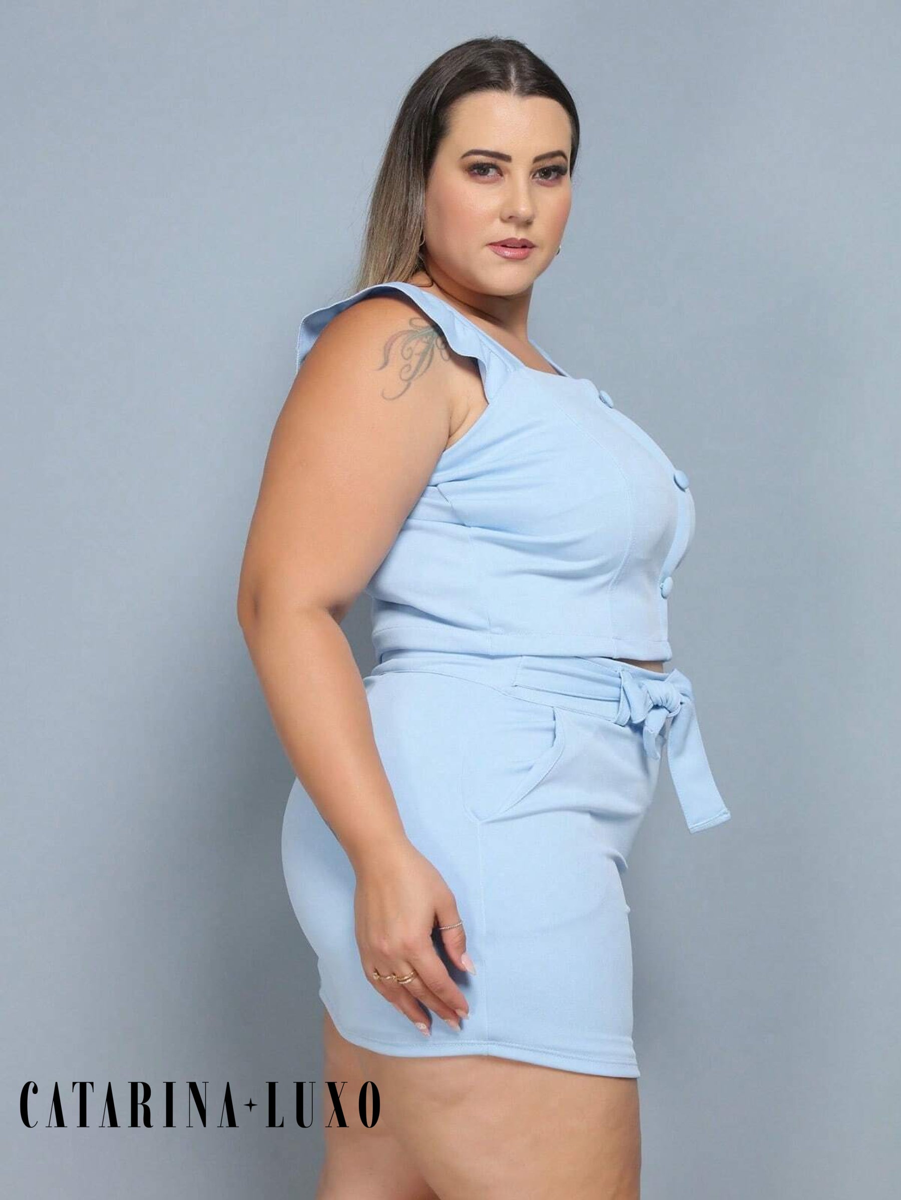Conjunto Blusa Sem Manga Com Babado E Short Saia Cinto De Amarração Monique