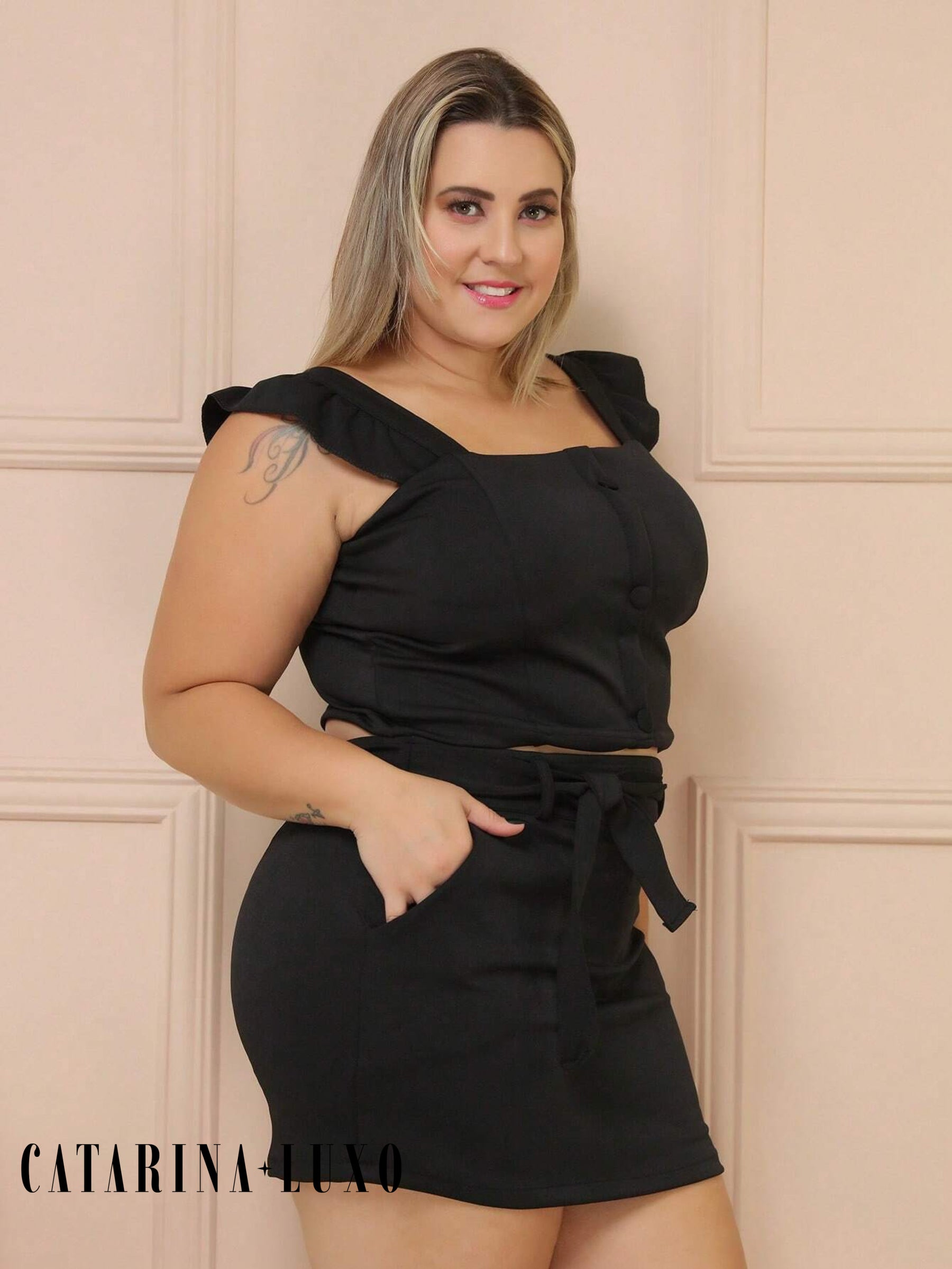 Conjunto Blusa Sem Manga Com Babado E Short Saia Cinto De Amarração Monique