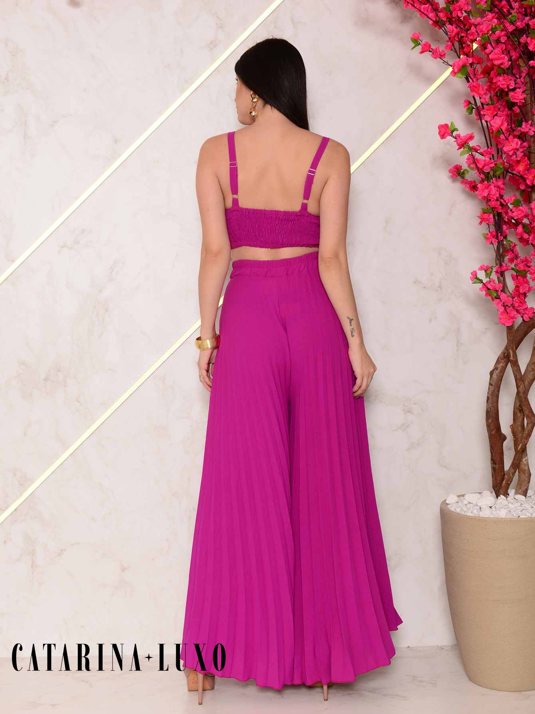 Conjunto Calça Pantalona Plissada E Cropped Top Maitê Conjuntos Femininos