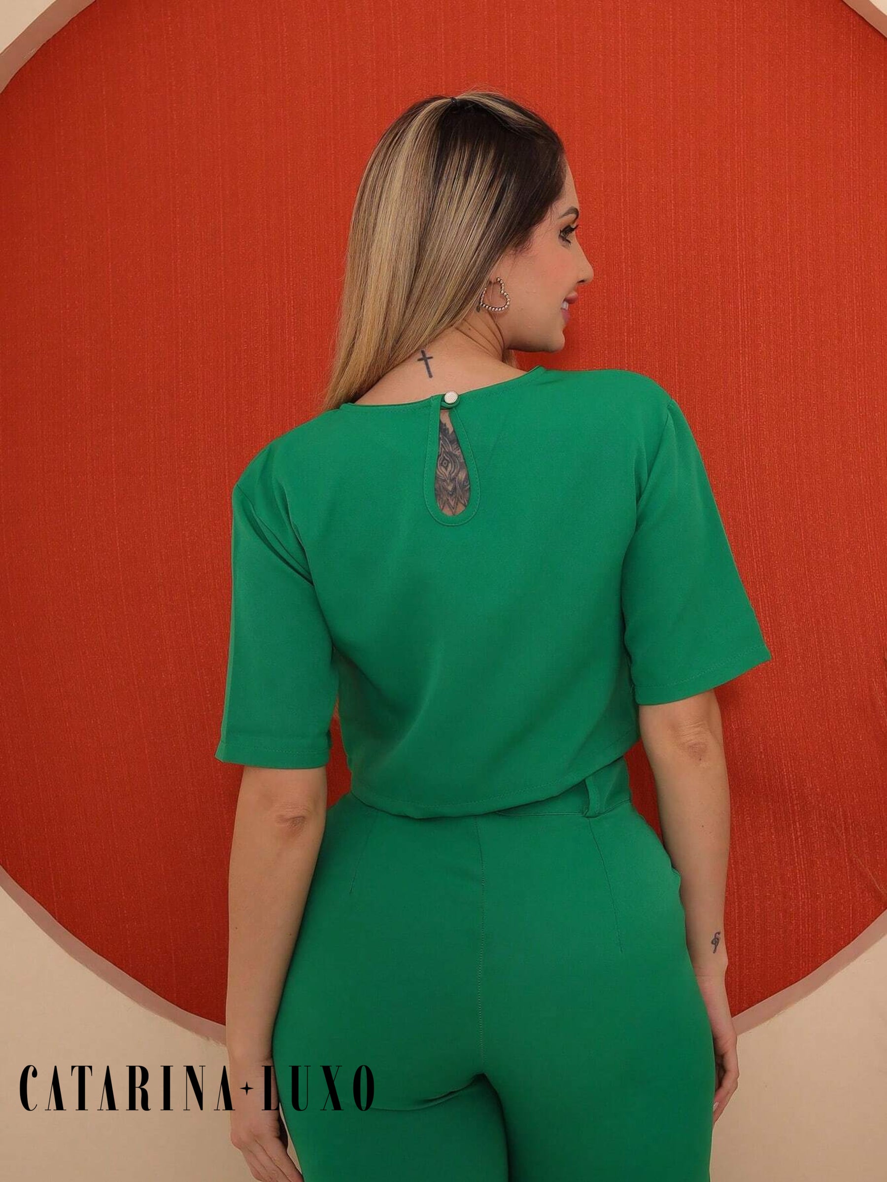 Conjunto Cropped Manga Curta E Calça Pantalona Regina