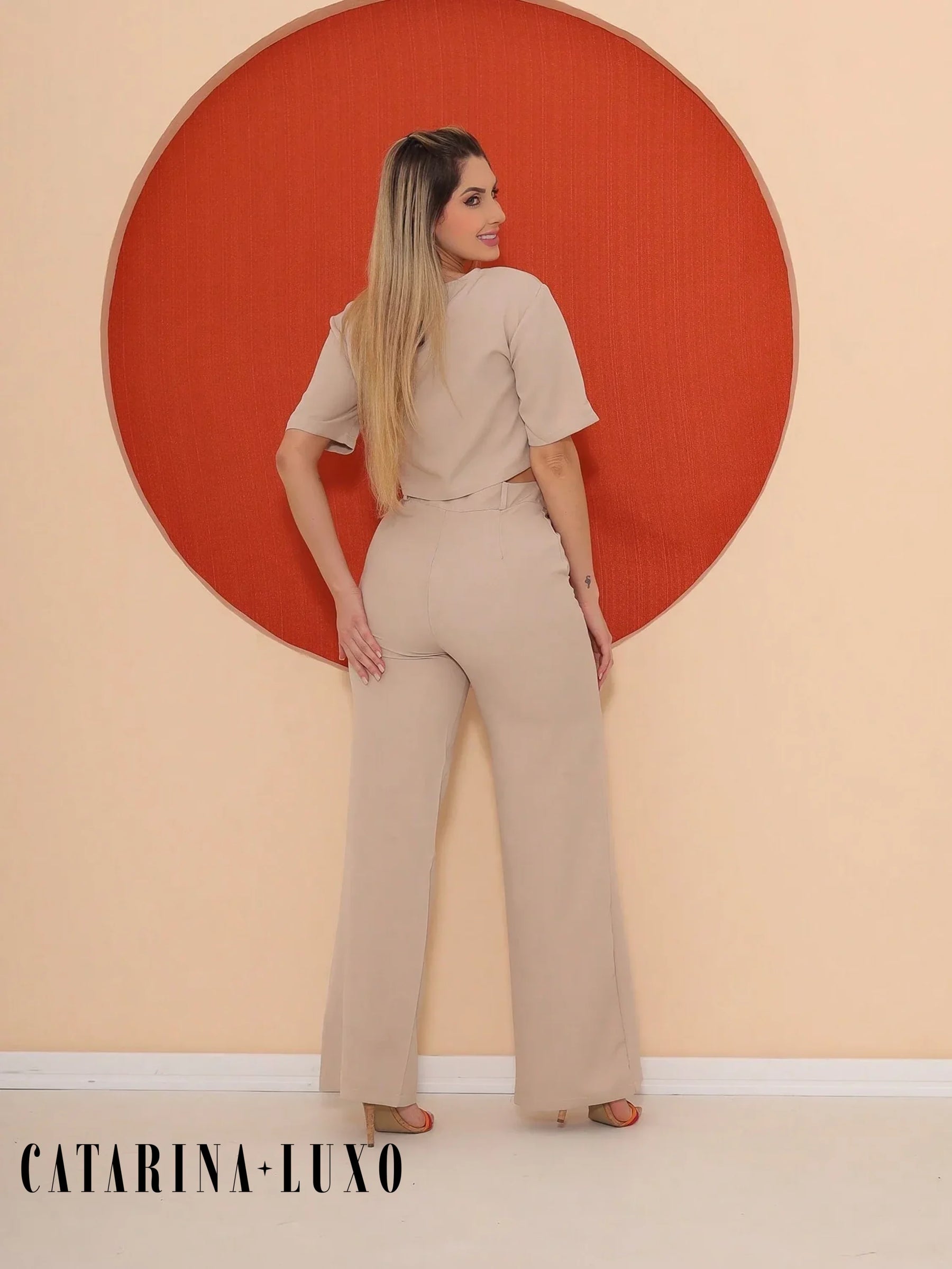Conjunto Cropped Manga Curta E Calça Pantalona Regina