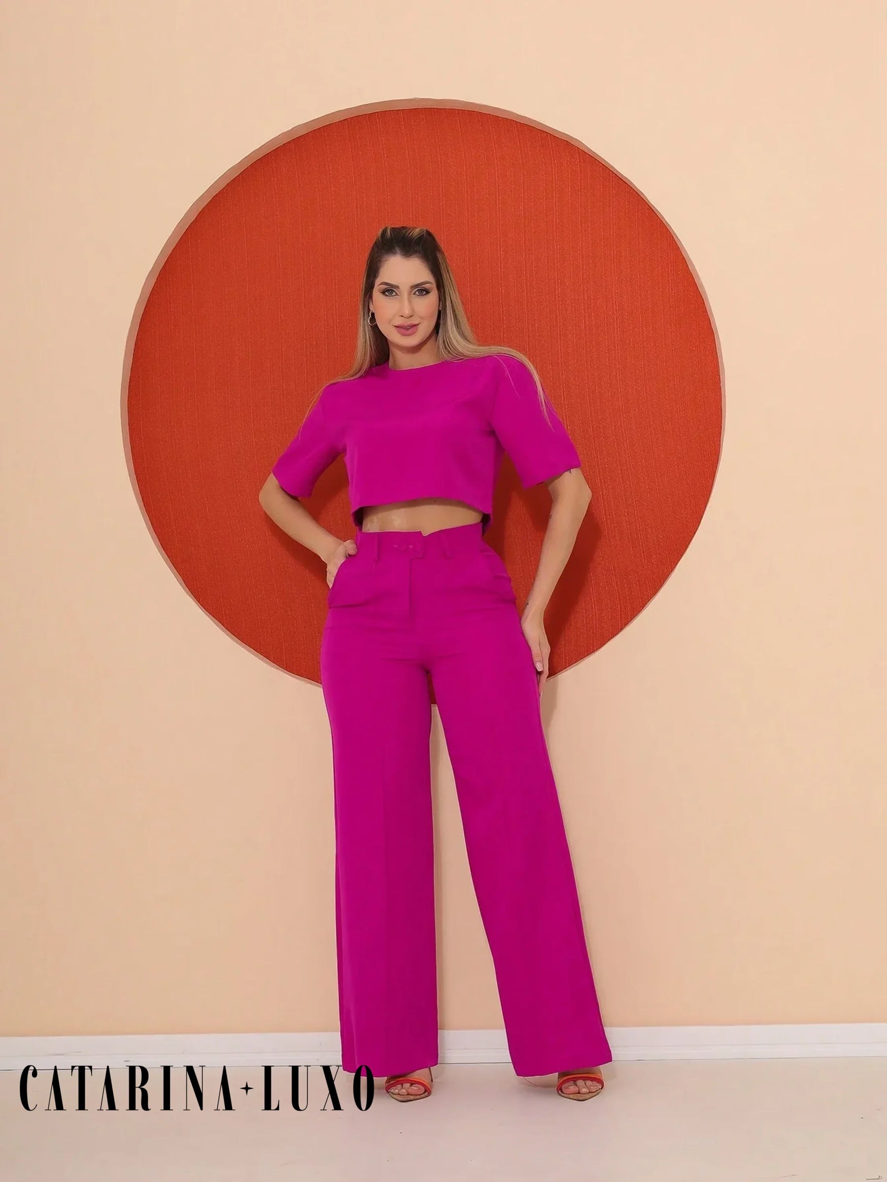 Conjunto Cropped Manga Curta E Calça Pantalona Regina Fúcsia / P