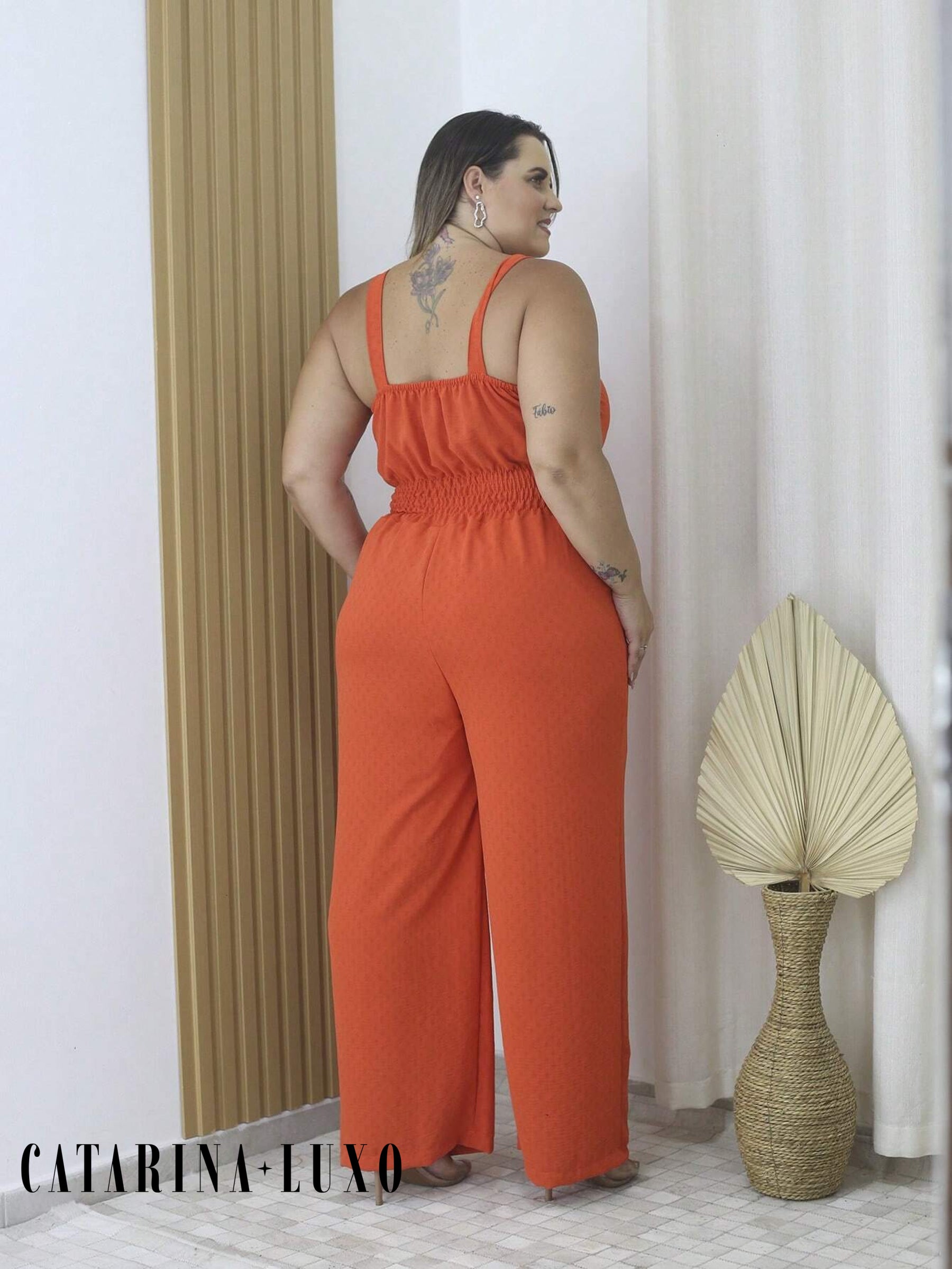 Macacão Pantalona Alça Grossa Com Botões Plus Size Mariane