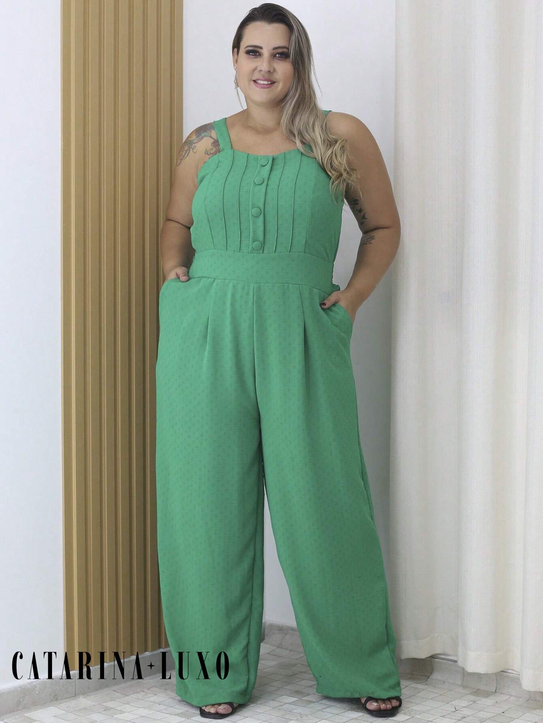 Macacão Pantalona Alça Grossa Com Botões Plus Size Mariane