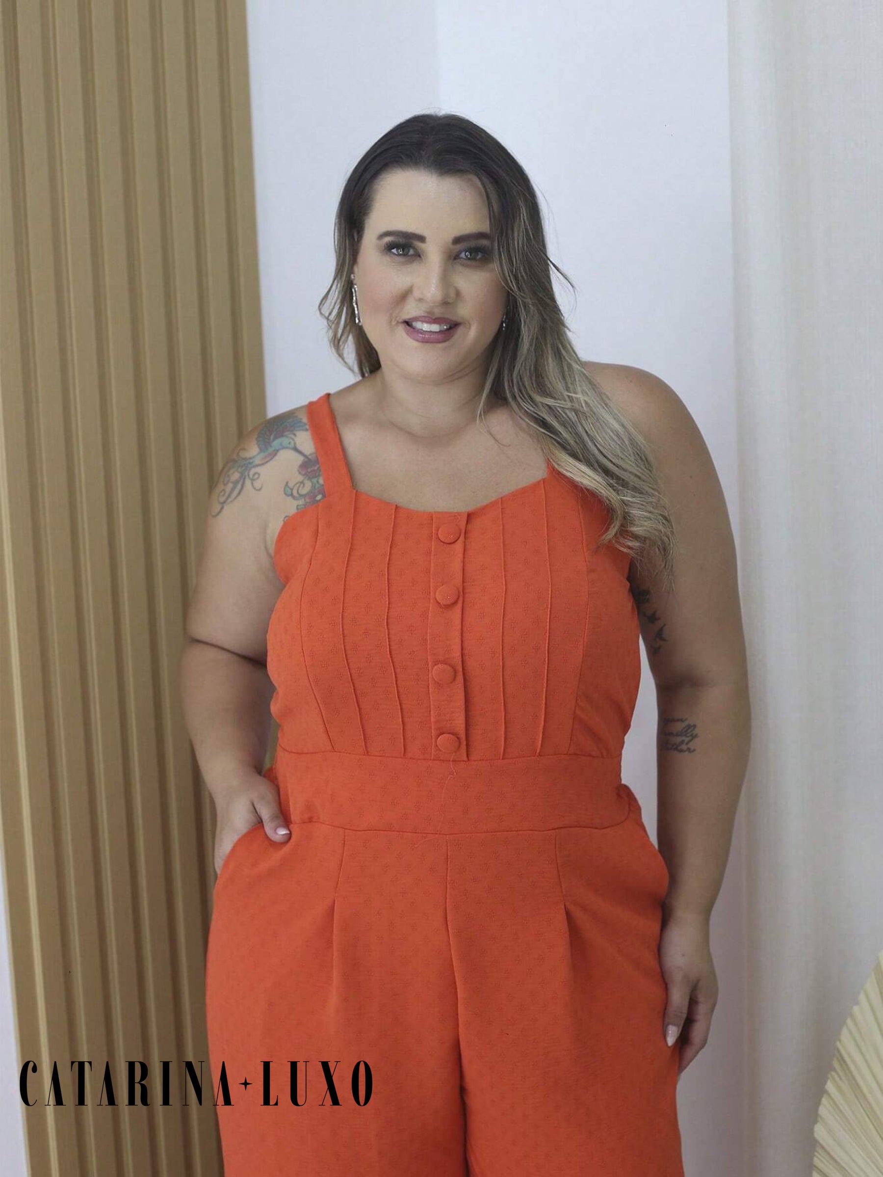Macacão Pantalona Alça Grossa Com Botões Plus Size Mariane