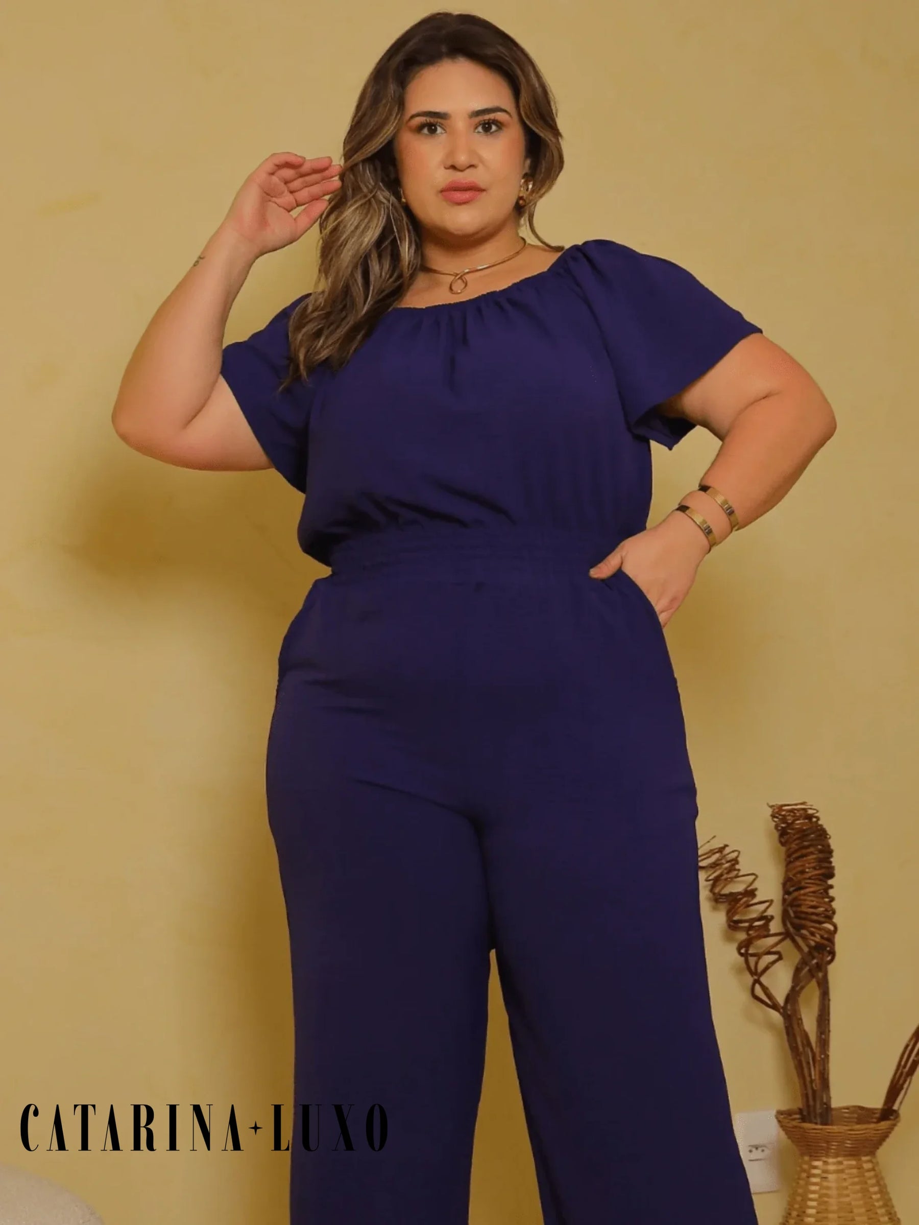 Macacão Perna Longa Com Gola Ombro Á Plus Size Kelly
