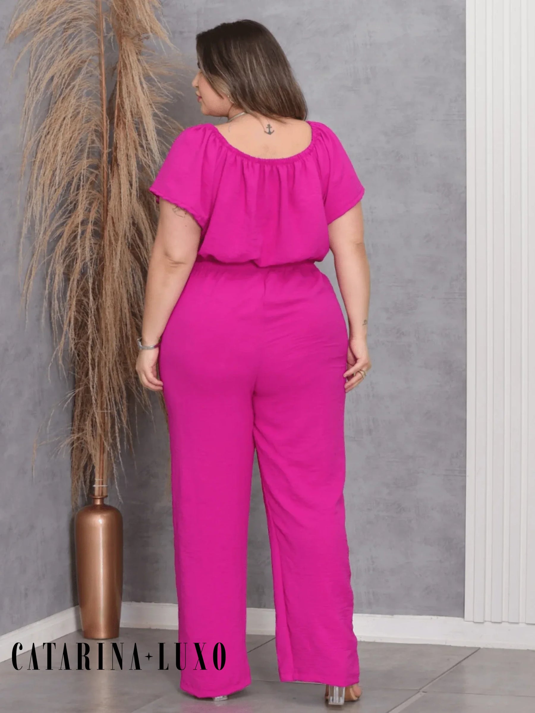 Macacão Perna Longa Com Gola Ombro Á Plus Size Kelly