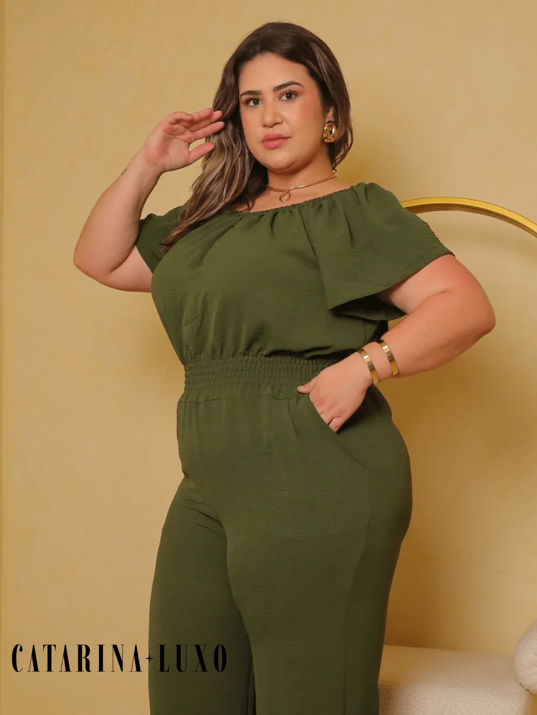 Macacão Perna Longa Com Gola Ombro Á Plus Size Kelly
