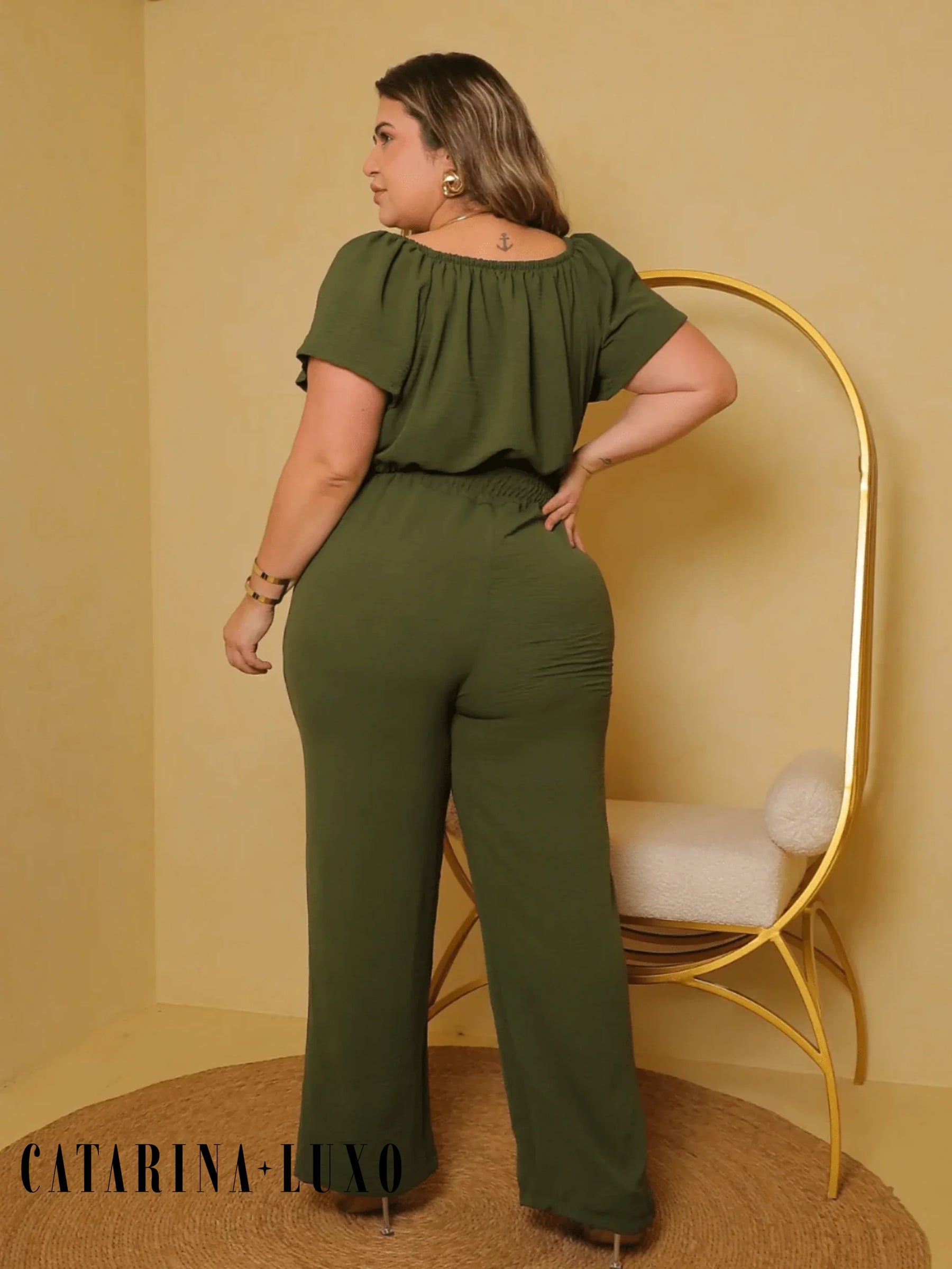 Macacão Perna Longa Com Gola Ombro Á Plus Size Kelly