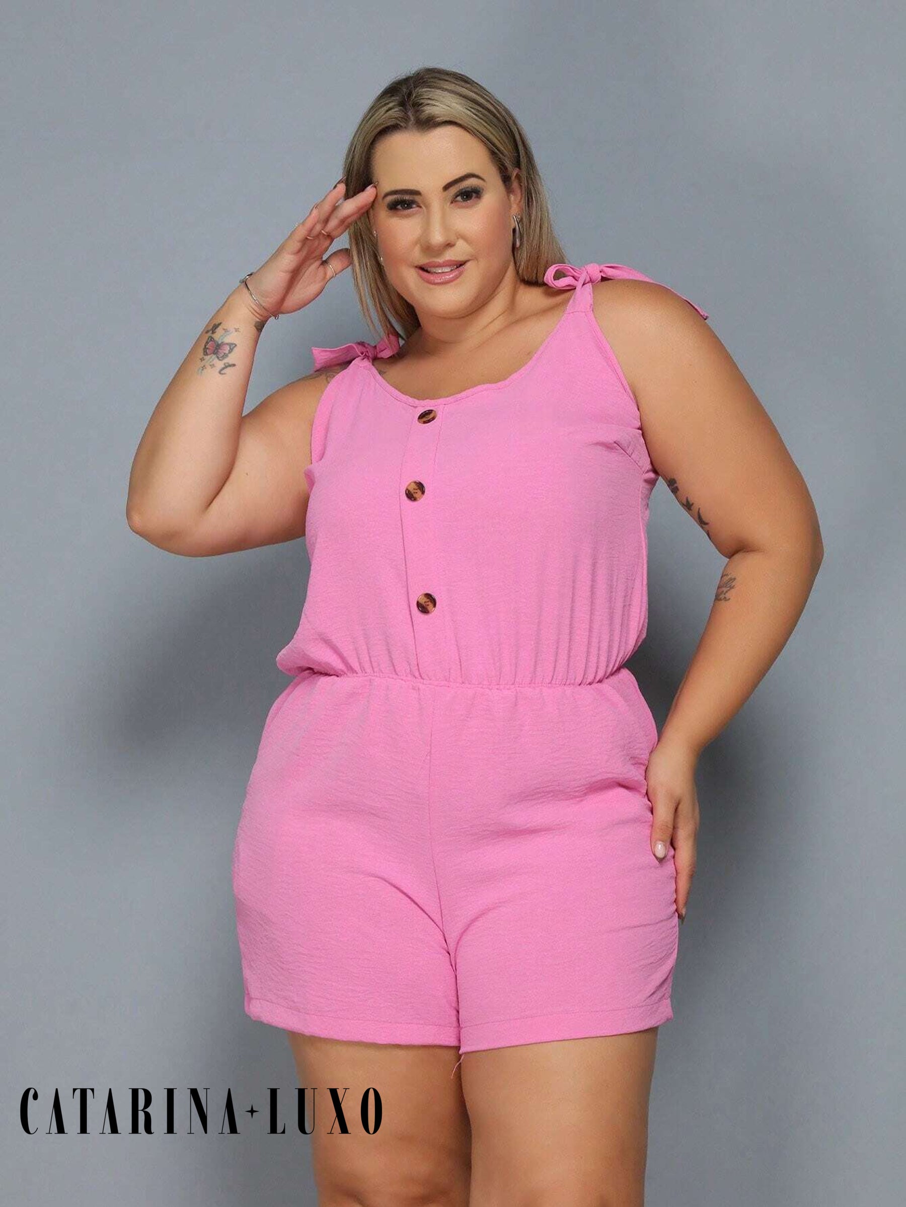 Macaquinho Sem Manga Detalhe Amarração Com Botões Plus Size Jéssica Rosa Bebê / Gg