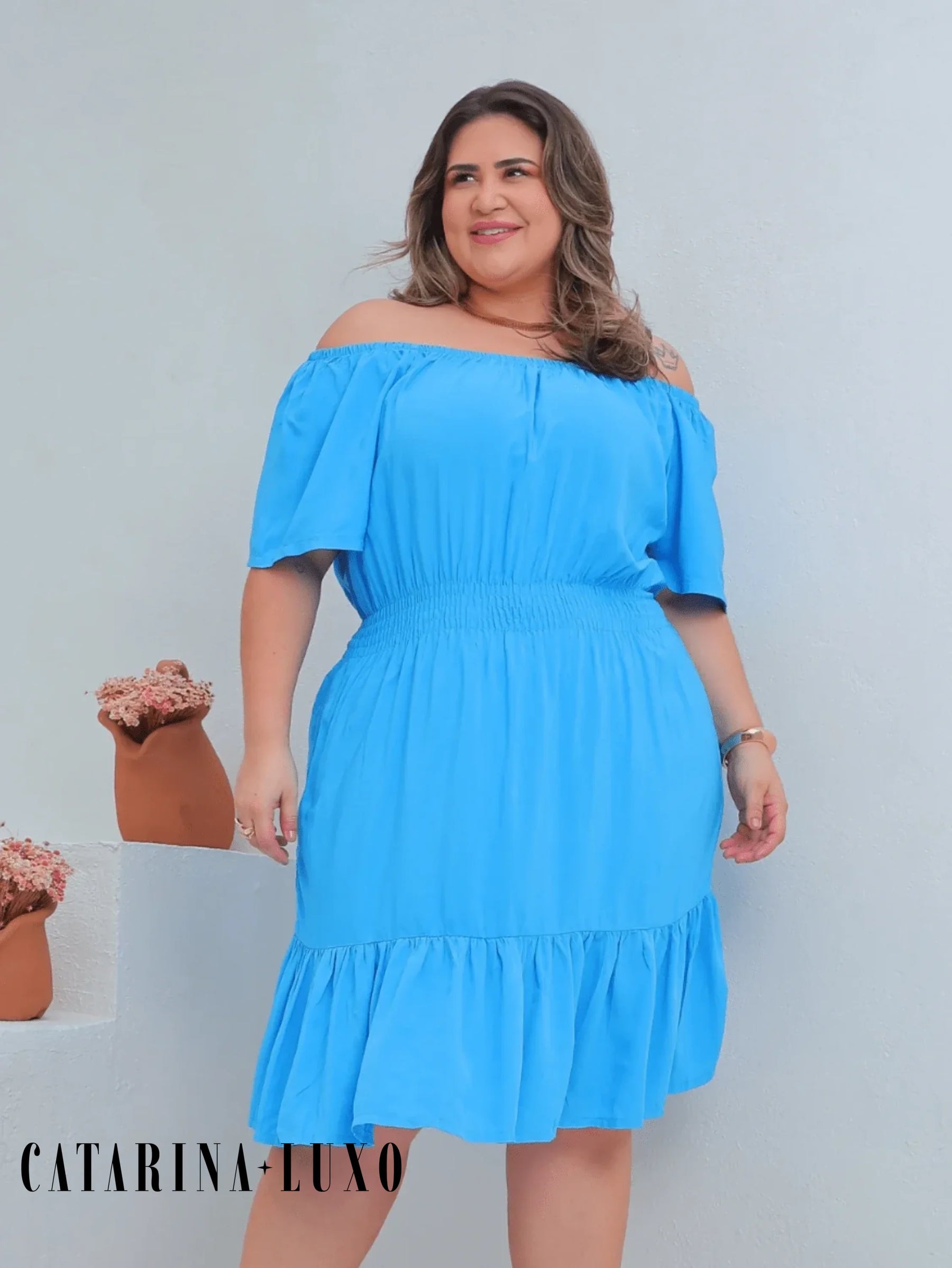 Vestido Curto Acinturado Manga Ombro Á Plus Size Paula