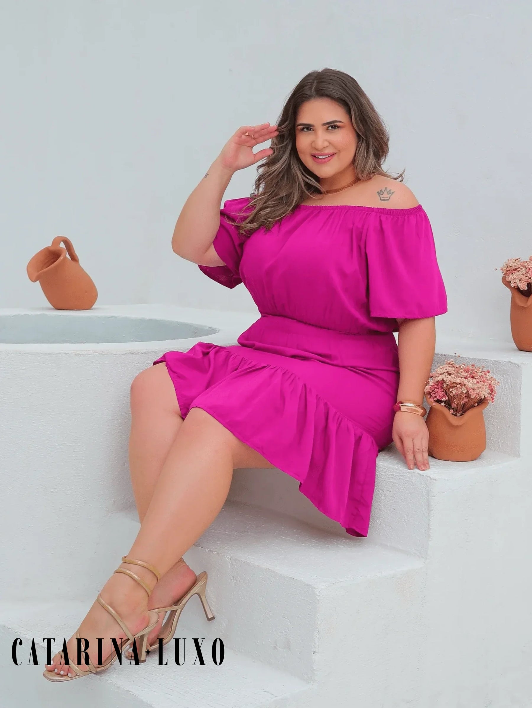 Vestido Curto Acinturado Manga Ombro Á Plus Size Paula