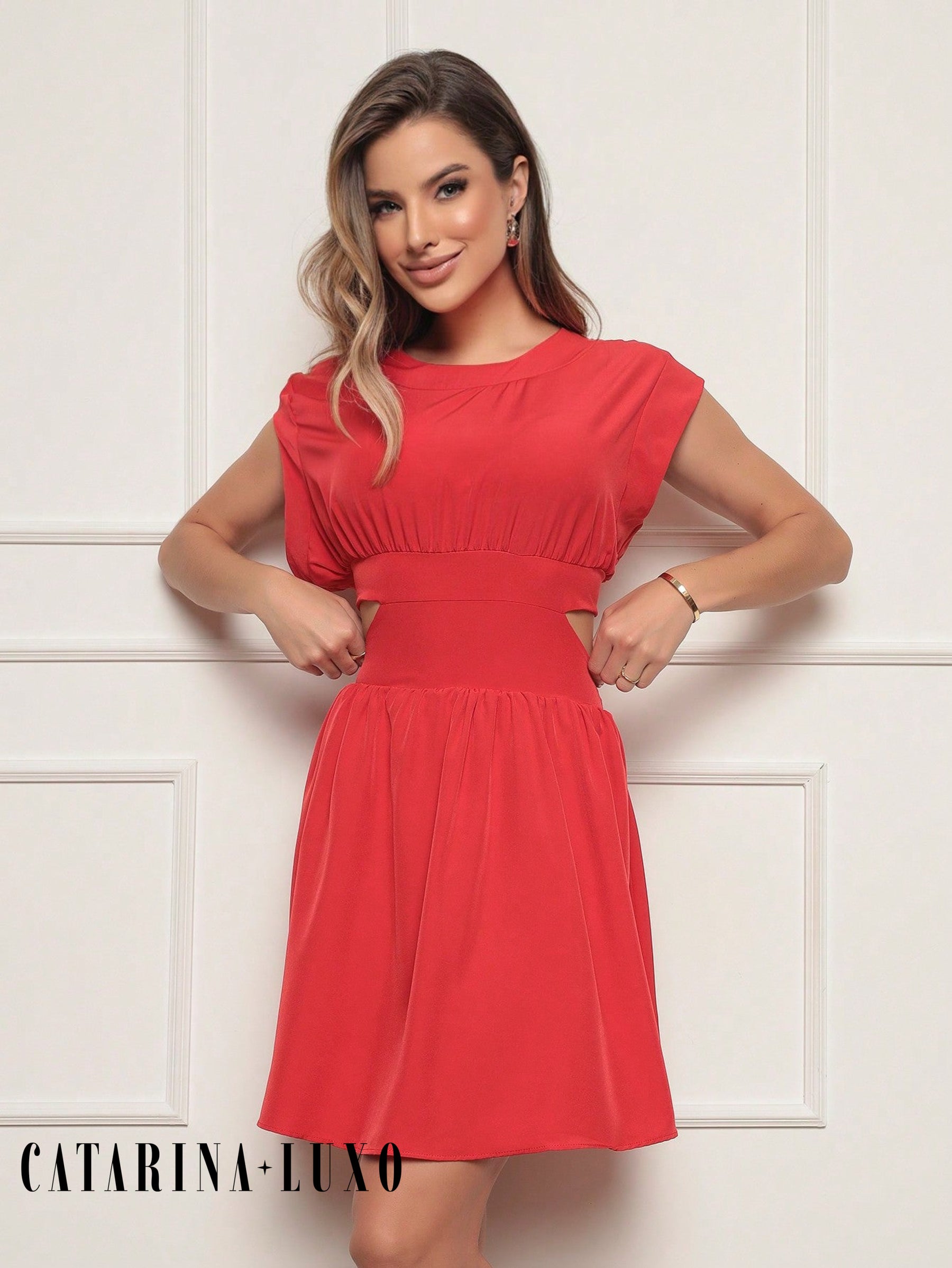 Vestido Curto Crepinho Com Fendas Lívia