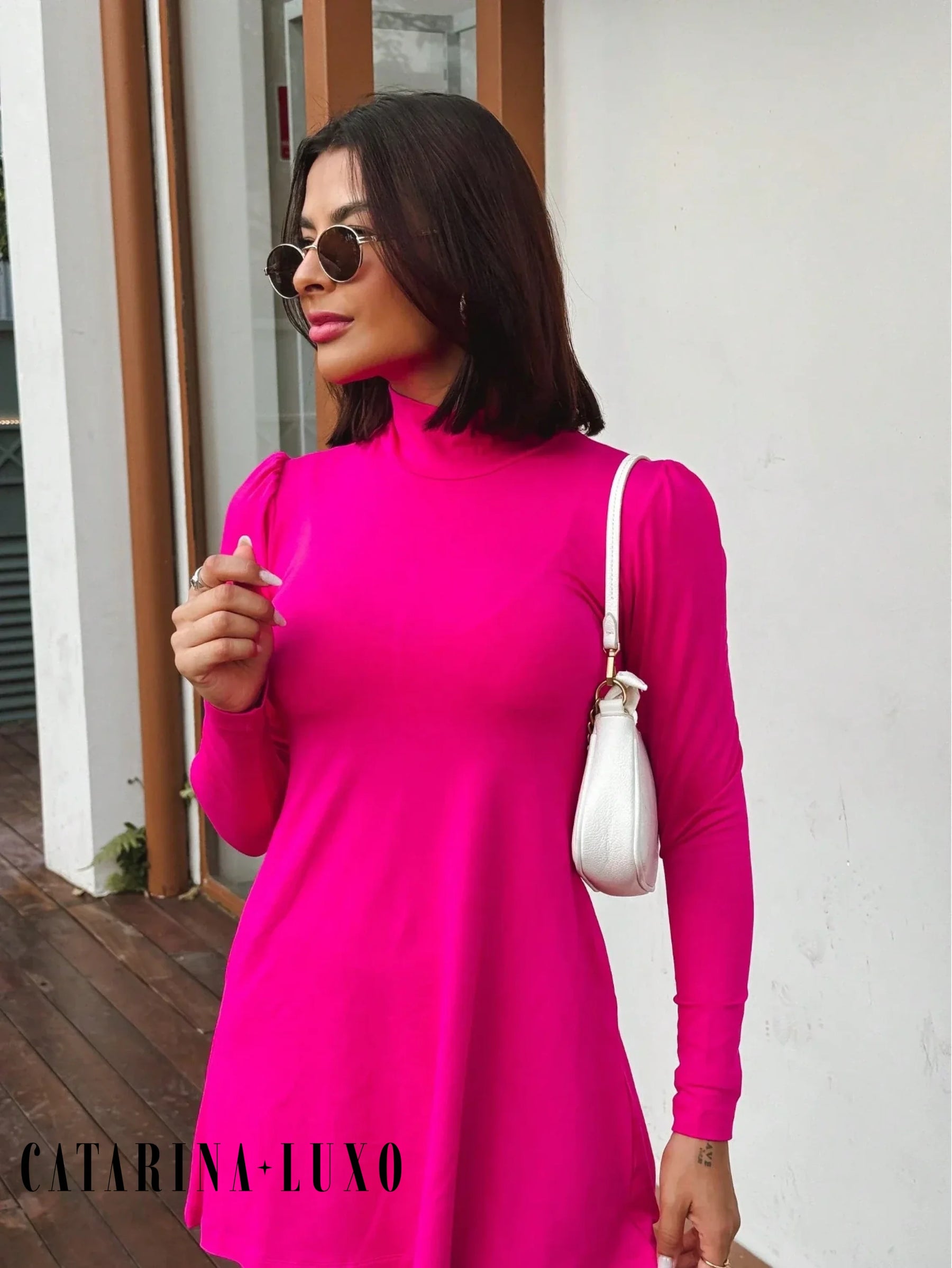 Vestido Curto Manga Longa Com Gola Alta Olívia