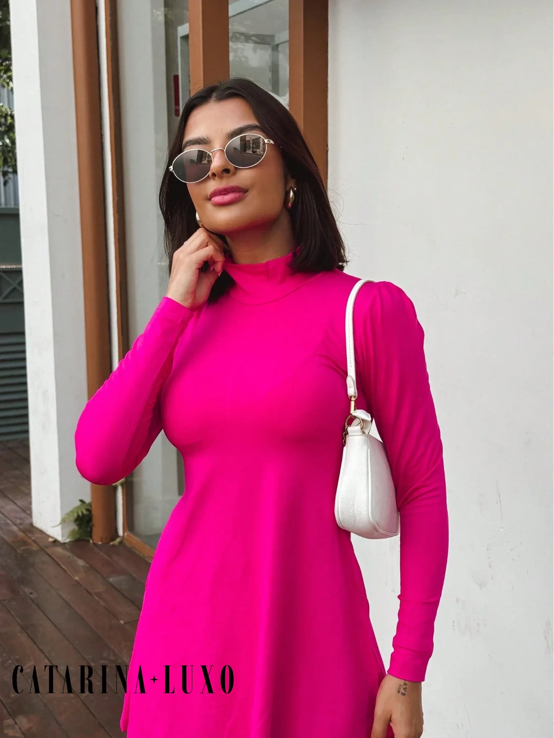 Vestido Curto Manga Longa Com Gola Alta Olívia