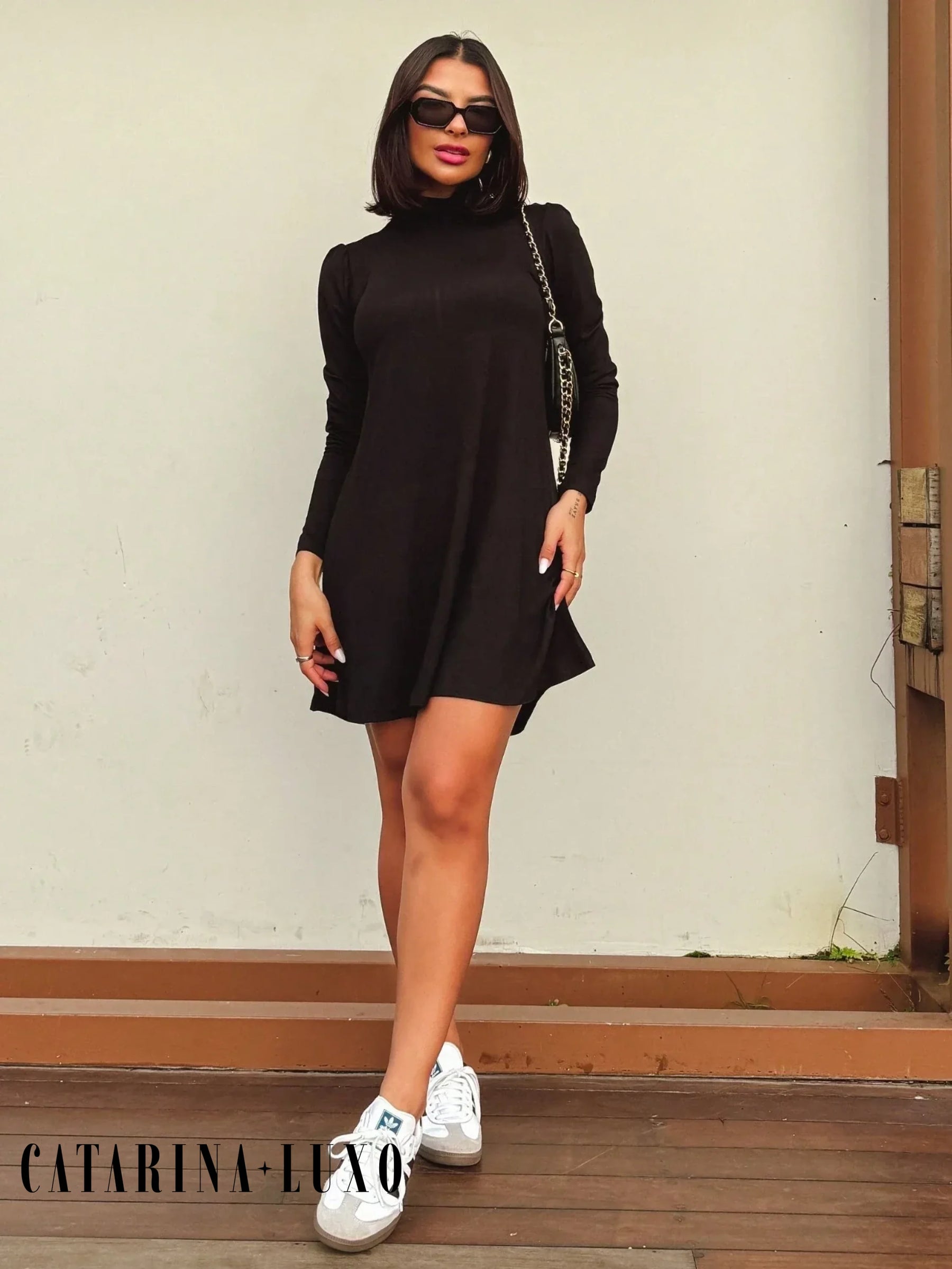 Vestido Curto Manga Longa Com Gola Alta Olívia Preto / P