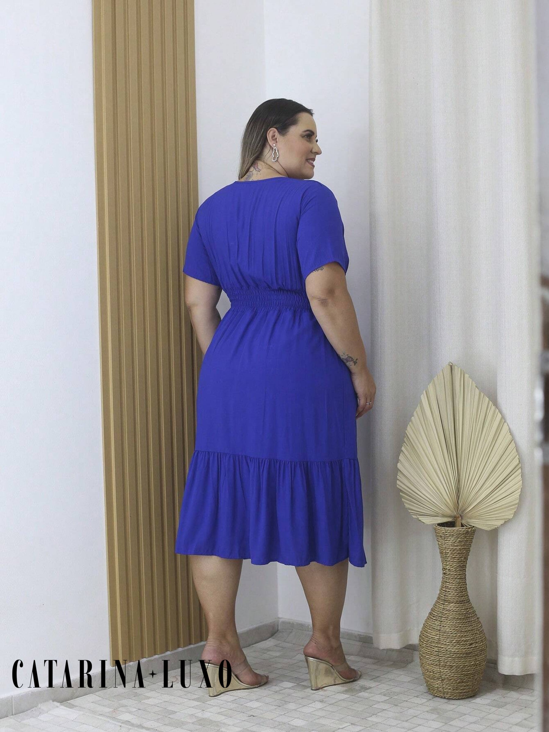 Vestido Midi Com Bainha E Botões Plus Size Samara