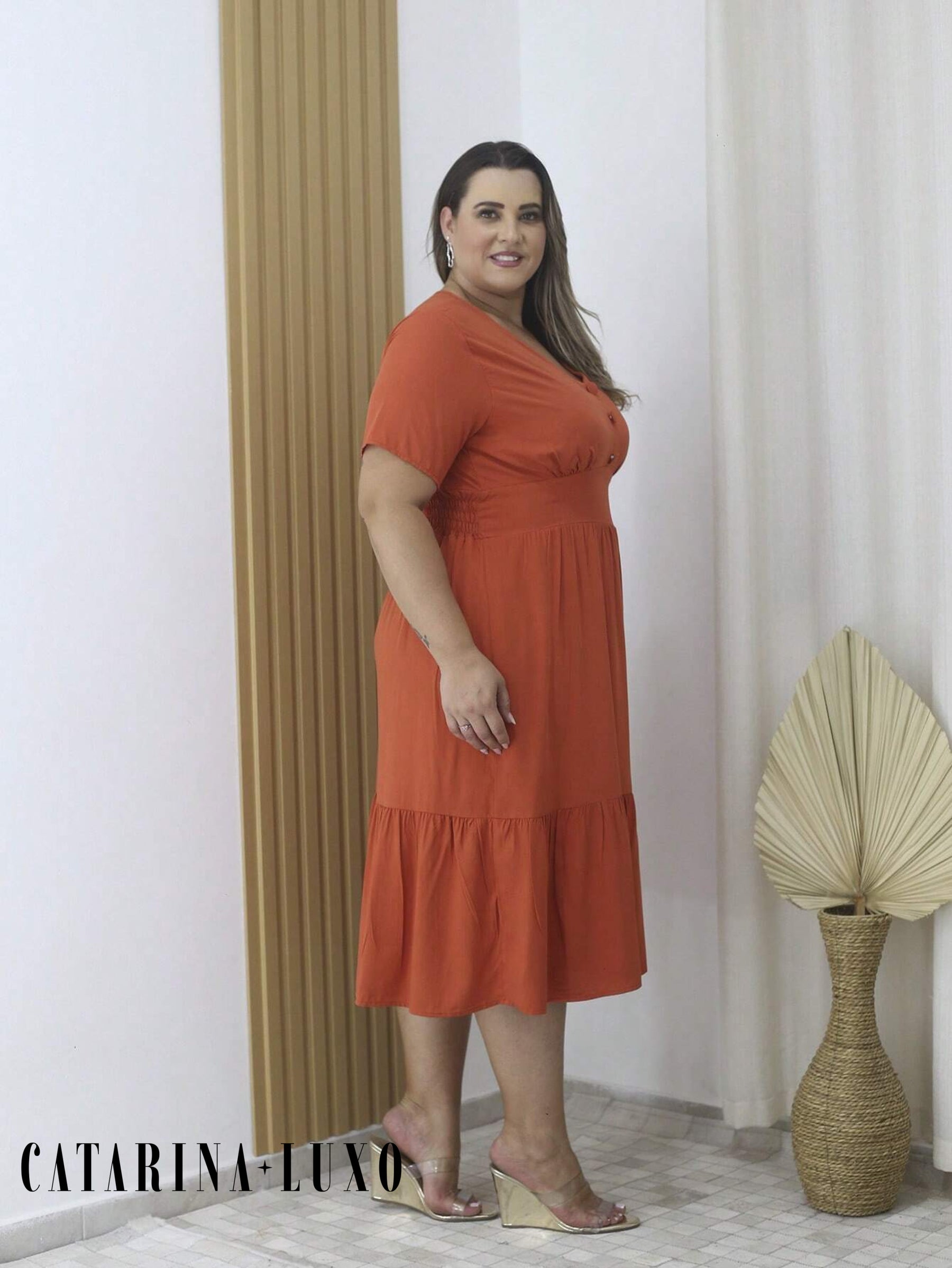 Vestido Midi Com Bainha E Botões Plus Size Samara