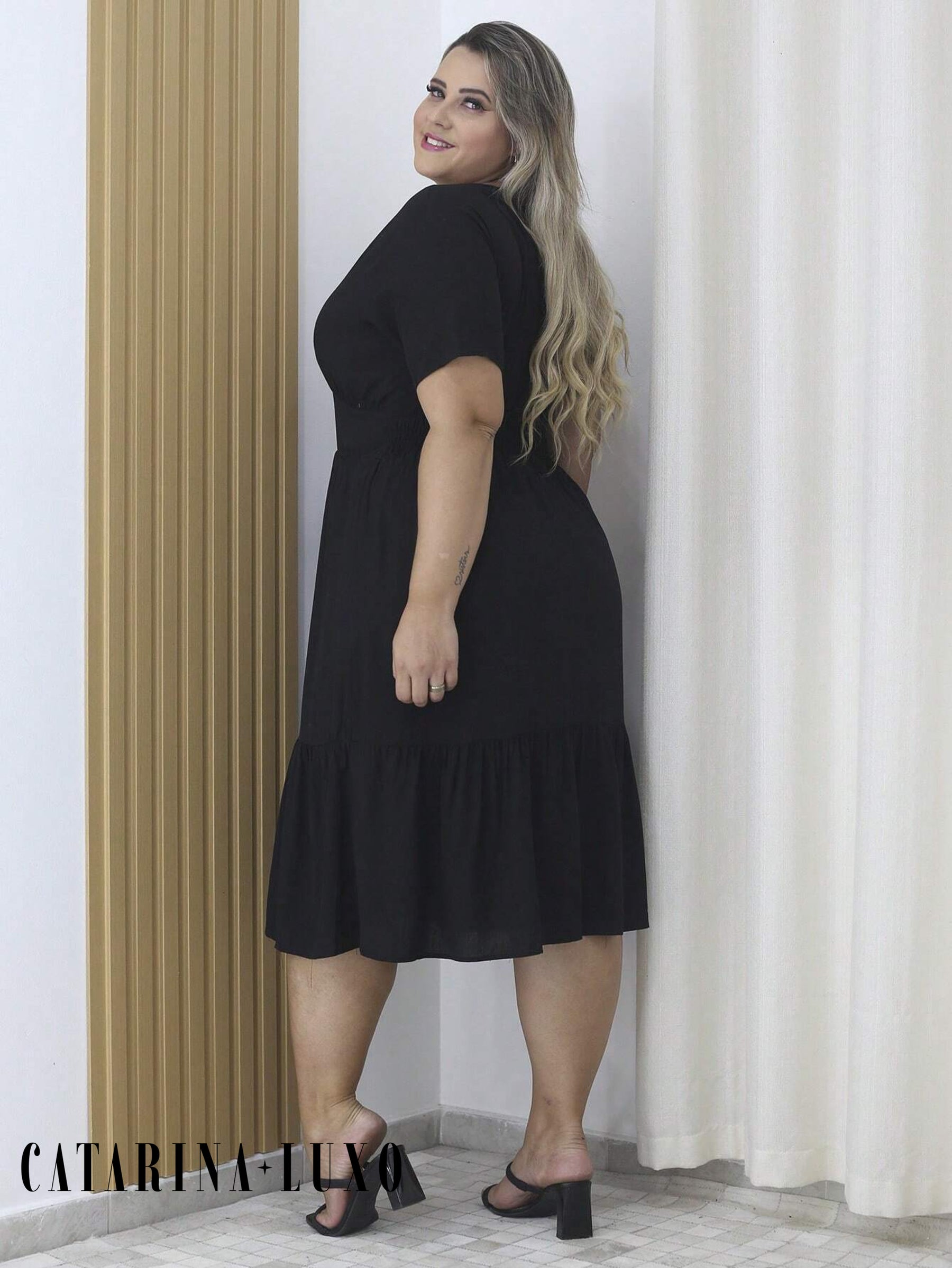 Vestido Midi Com Bainha E Botões Plus Size Samara