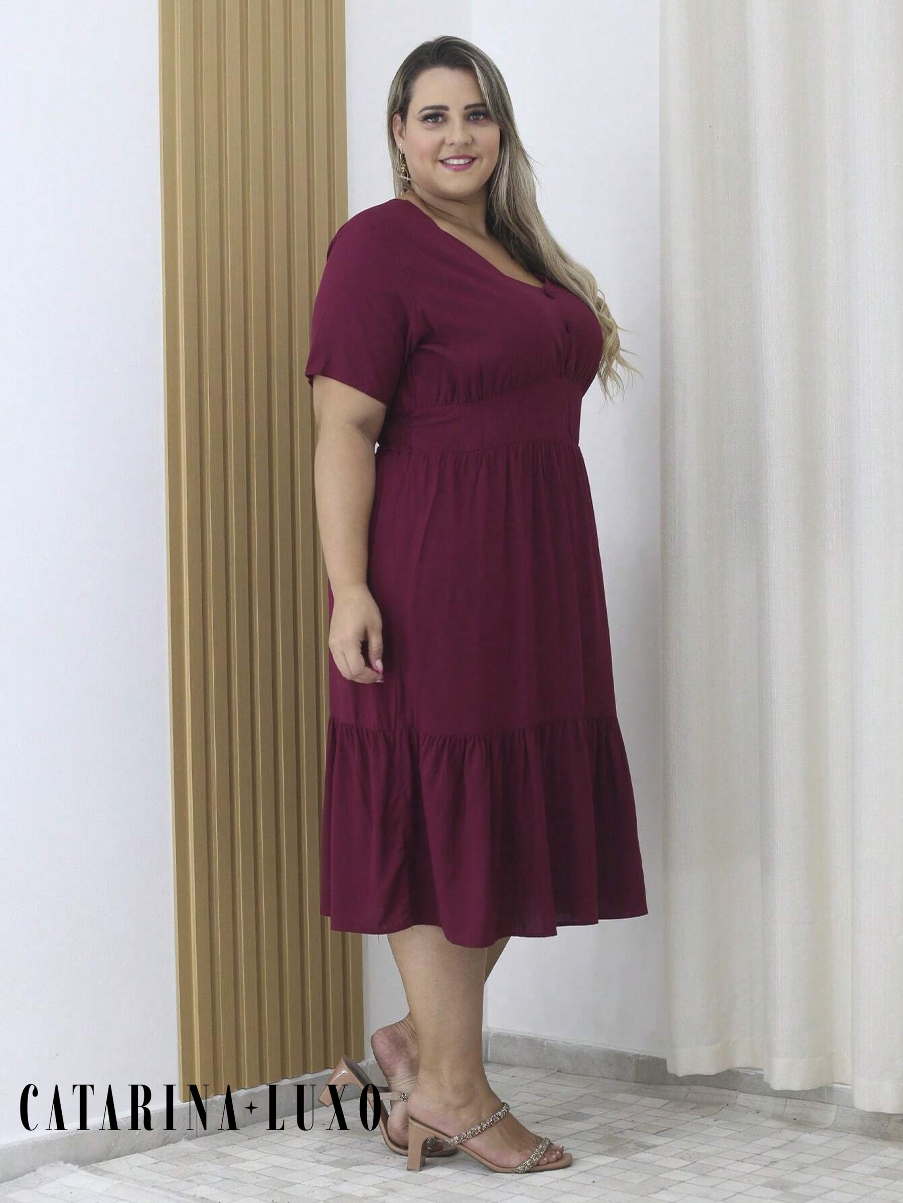 Vestido Midi Com Bainha E Botões Plus Size Samara