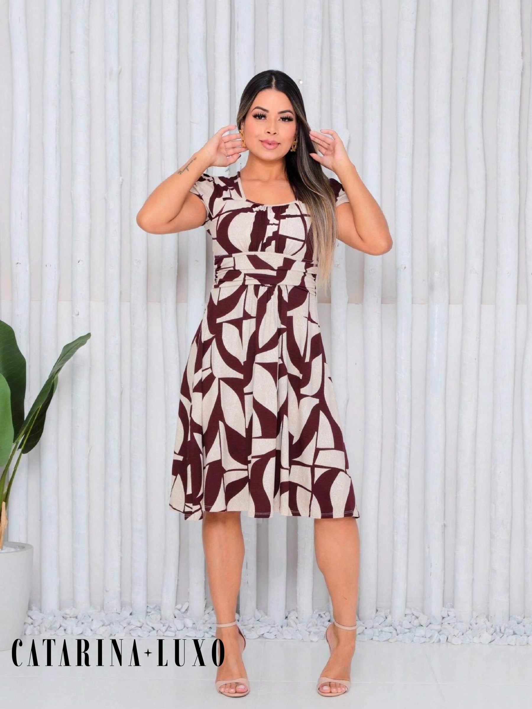 Vestido Mídi Gola Quadrada Estampado Cecília