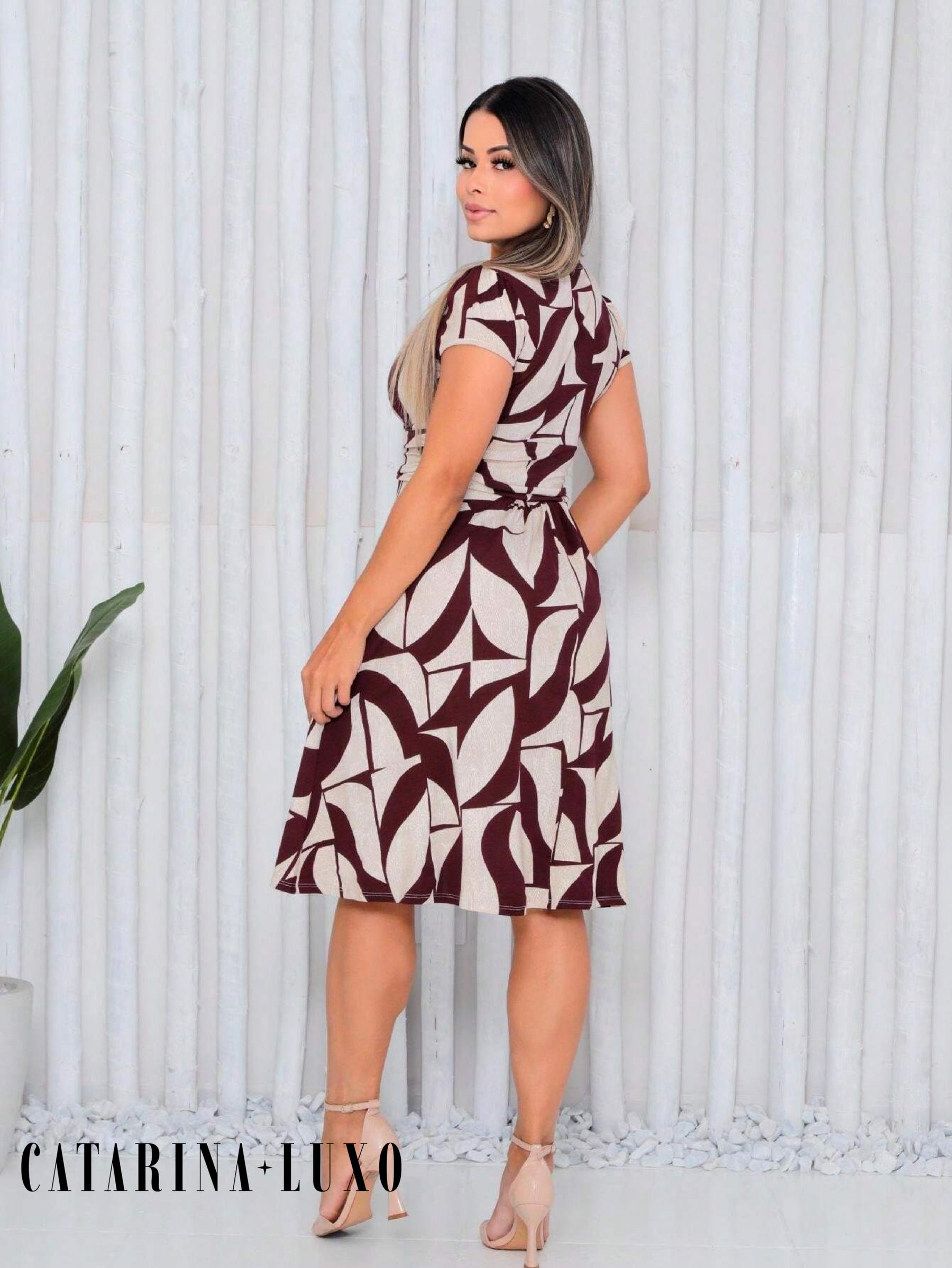 Vestido Mídi Gola Quadrada Estampado Cecília