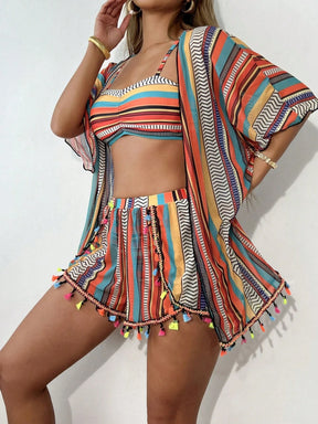 SHEIN Swim 4 Peças Conjunto de Maiô Bikini com Top Franzido de Estampa Geométrica, Parte de Baixo de Maiô Bikini de Padrão Geométrico, Cardigan Colorido com Franjas e Shorts Coloridos com Franjas, Carnaval de Verão