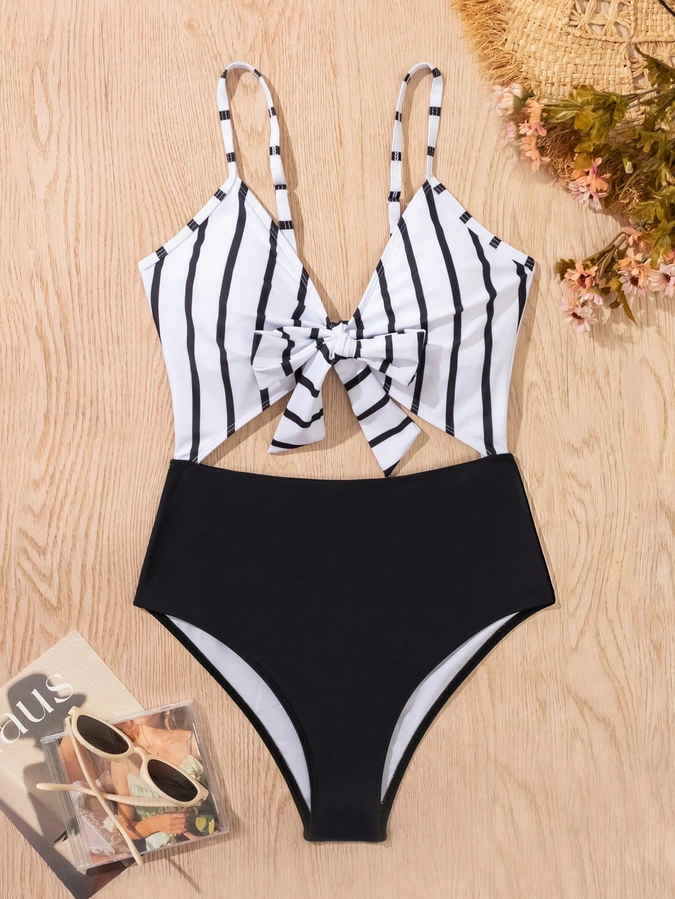 SHEIN Swim Maiô Feminino Listrado Com Recortes Na Cintura E Alças De Espaguete Preto E Branco Para Verão, Praia, Natação E Férias