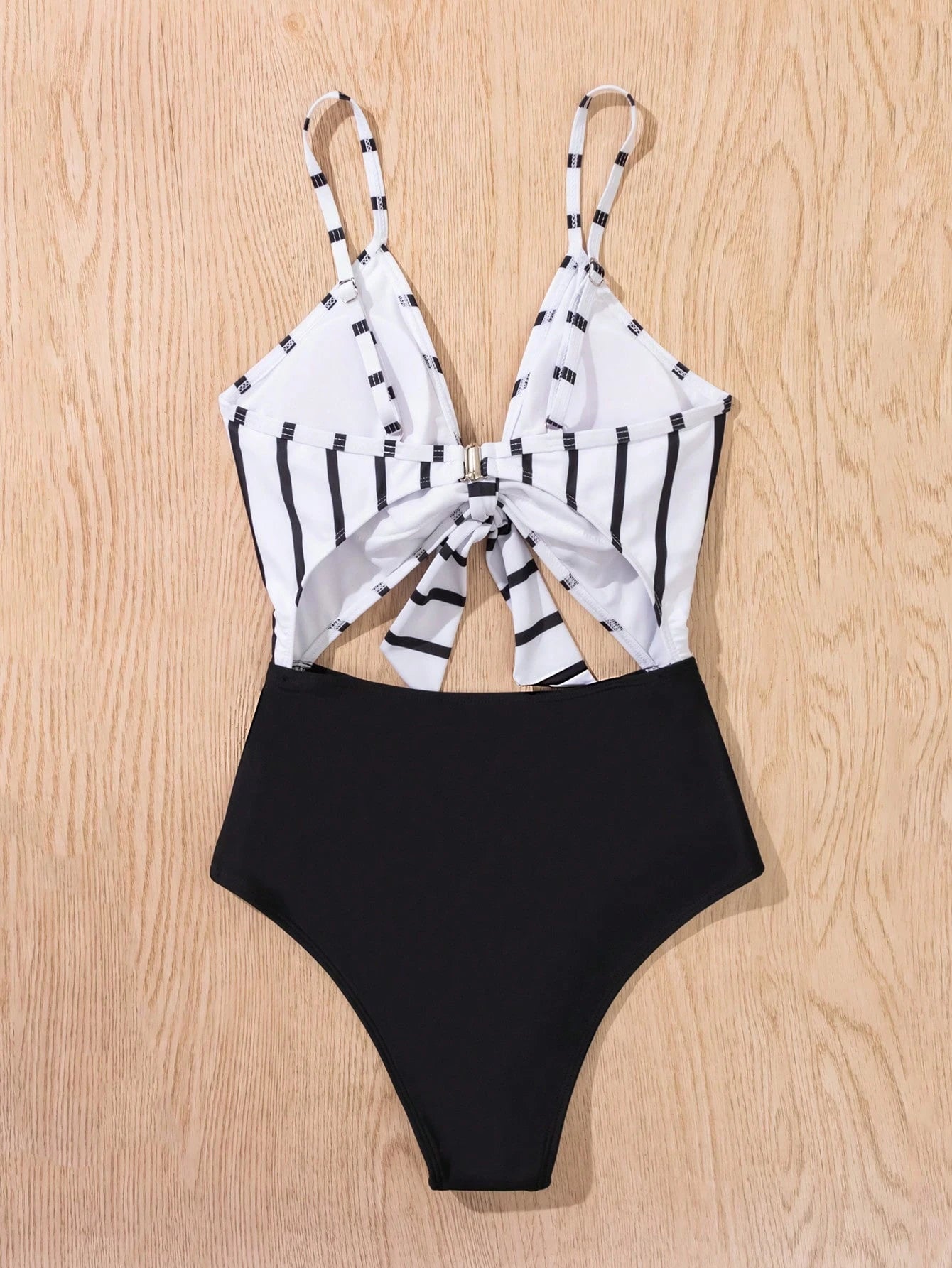 SHEIN Swim Maiô Feminino Listrado Com Recortes Na Cintura E Alças De Espaguete Preto E Branco Para Verão, Praia, Natação E Férias