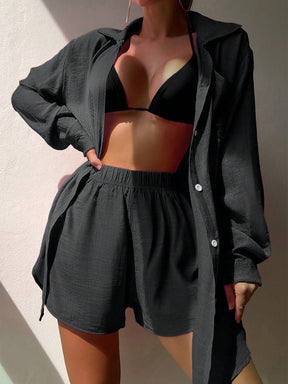 SHEIN Swim Conjunto de camisa de botão frontal com gola dobrável e shorts de cor sólida para cobrir a praia no verão