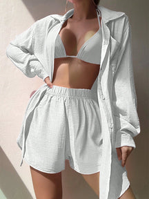SHEIN Swim Conjunto de camisa de botão frontal com gola dobrável e shorts de cor sólida para cobrir a praia no verão