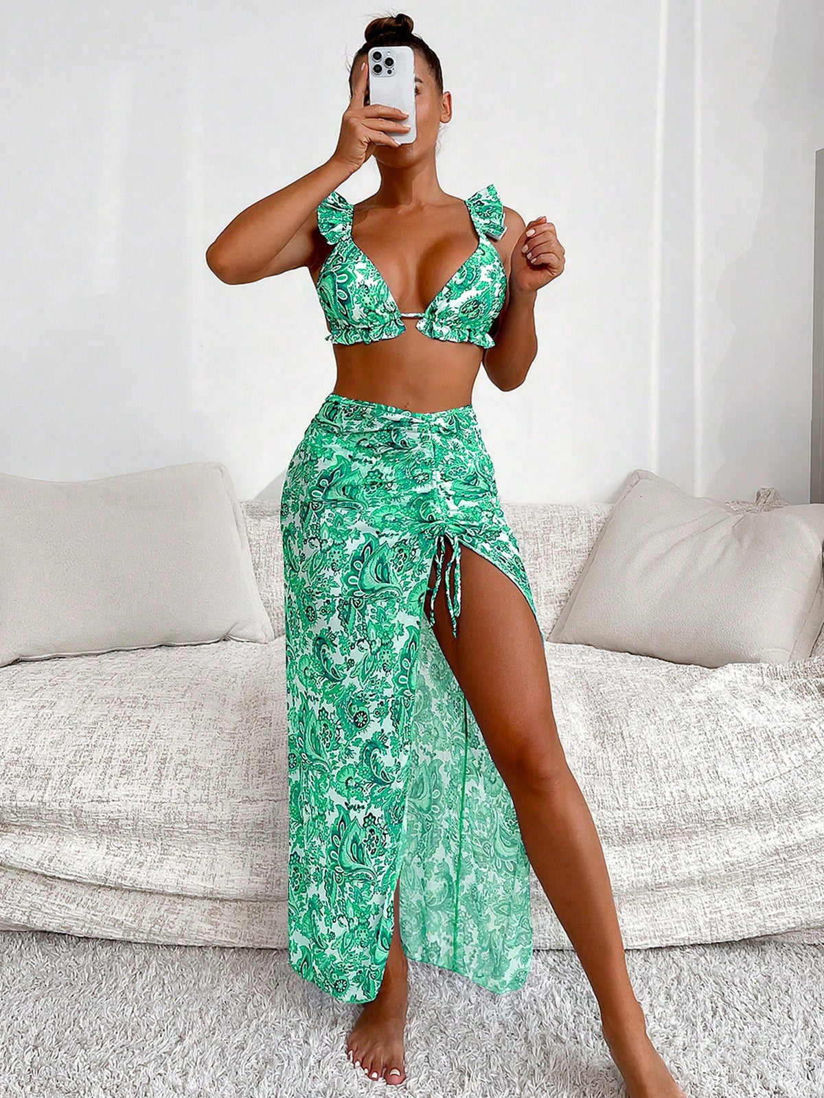 SHEIN Swim Conjunto de biquíni sólido acabamento de folho top & atrevido de baixo & saia de praia 3 peças roupa de banho